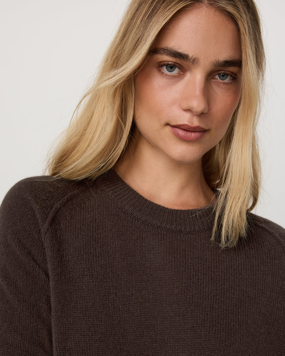Émilie Cashmere Crew Women's Java Pullover - Vuori