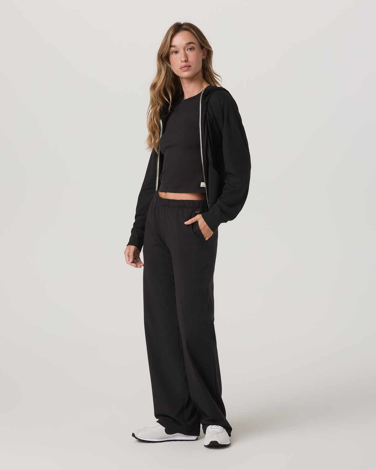 Women's Halo Modern Strght Leg Pant - Short Solid Black - Vuori