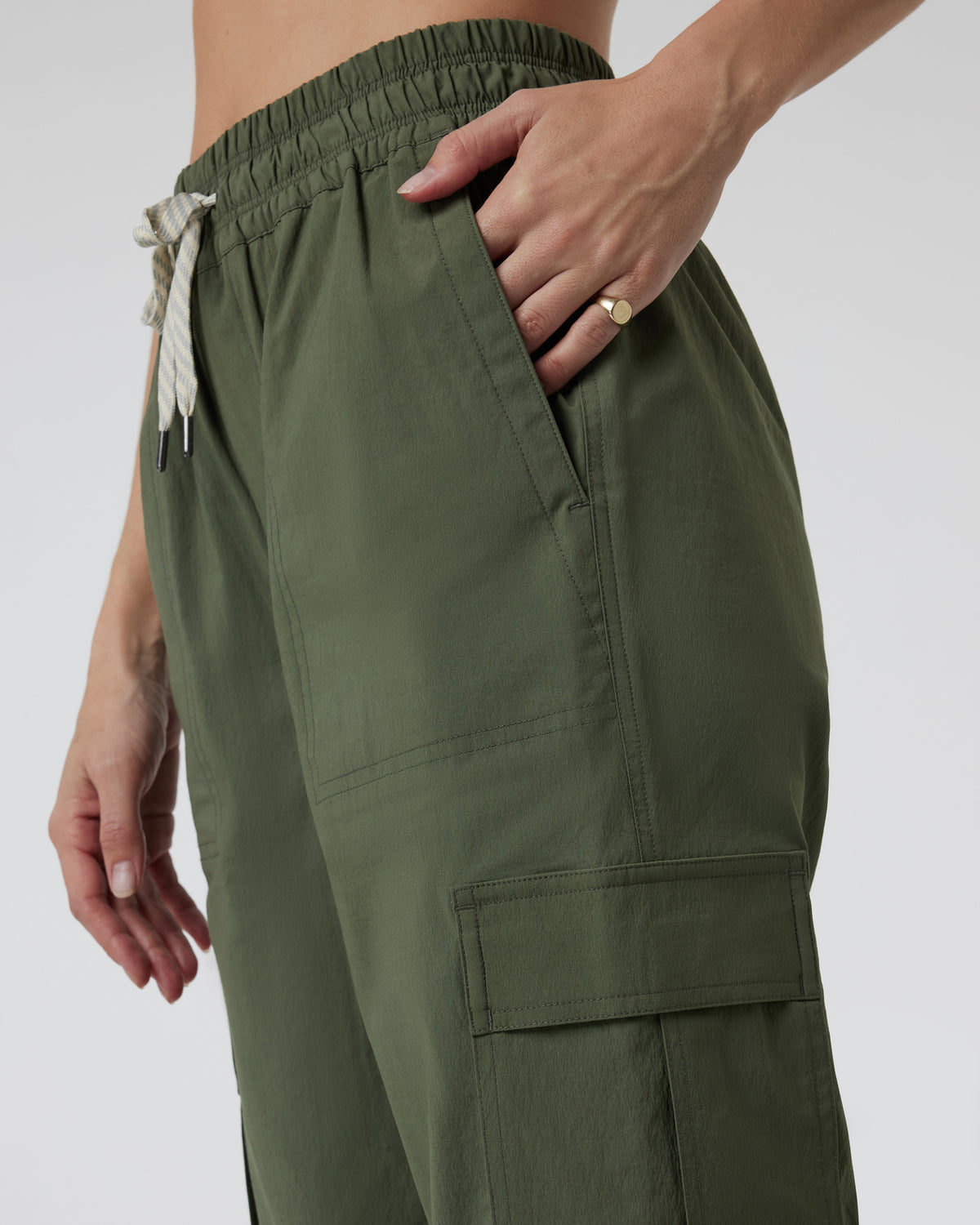 Birch Jogger Women's Army Utility Joggers - Vuori