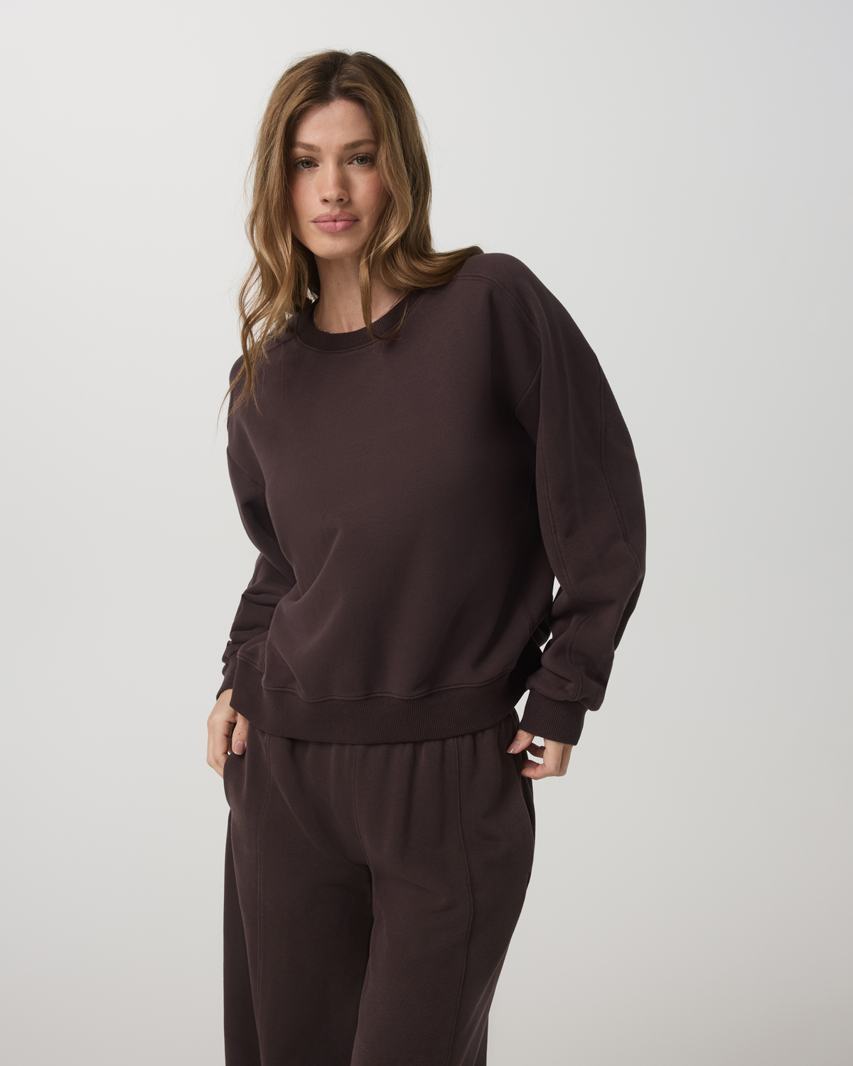Sedona Seams Crew Women's French Roast Sweatshirt - Vuori