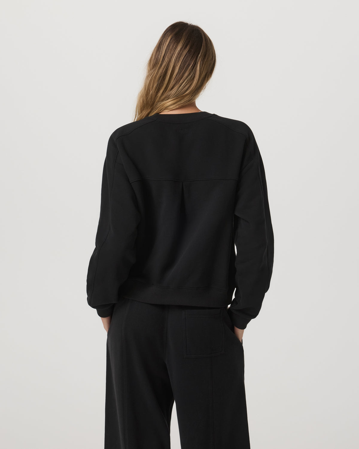 Sedona Seams Crew Women's Black Fleece Sweatshirt - Vuori