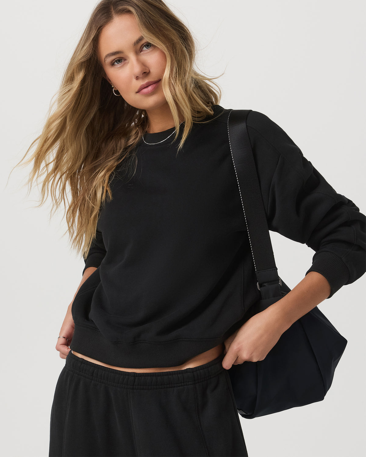 Sedona Seams Crew Women's Black Fleece Sweatshirt - Vuori