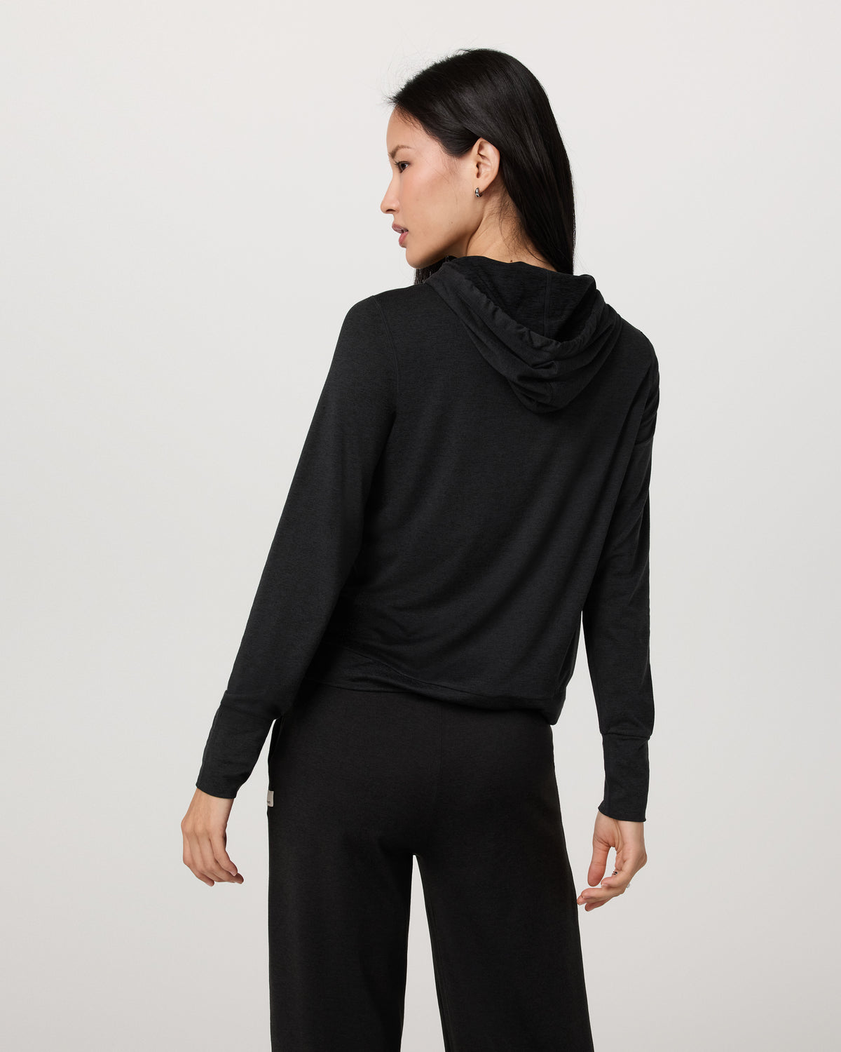 Halo Essential Hoodie Black Heather Sweatshirt - Vuori