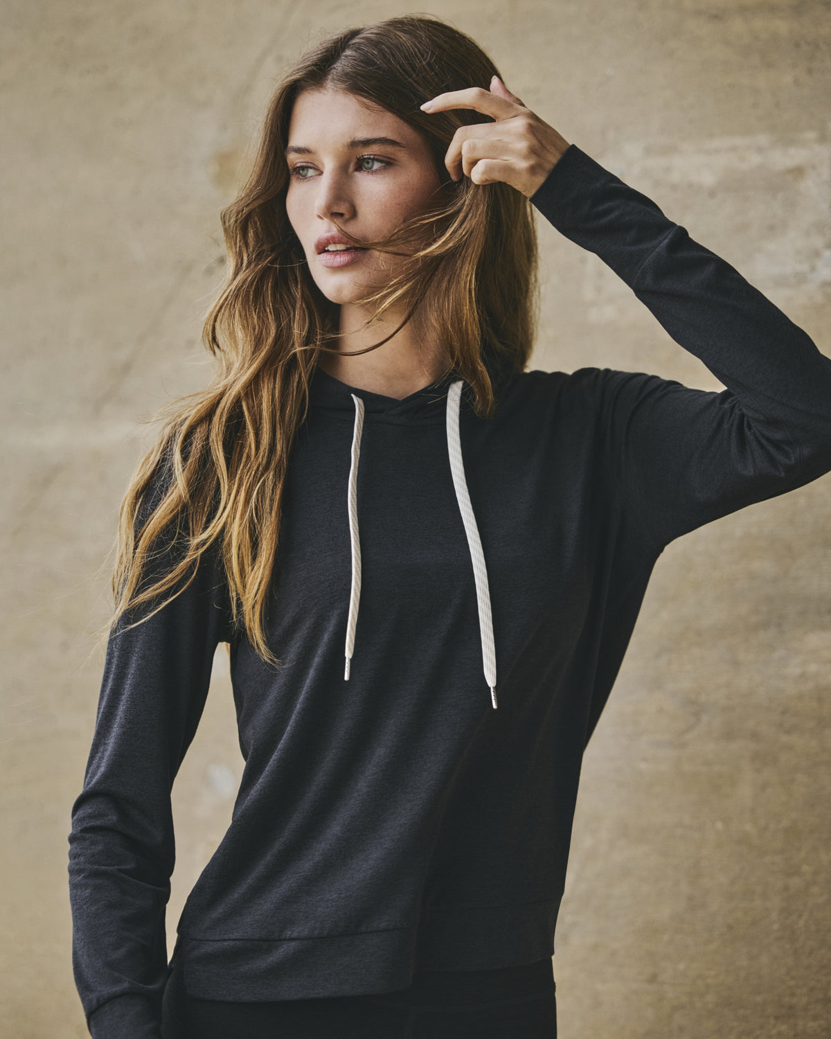 Halo Essential Hoodie Black Heather Sweatshirt - Vuori