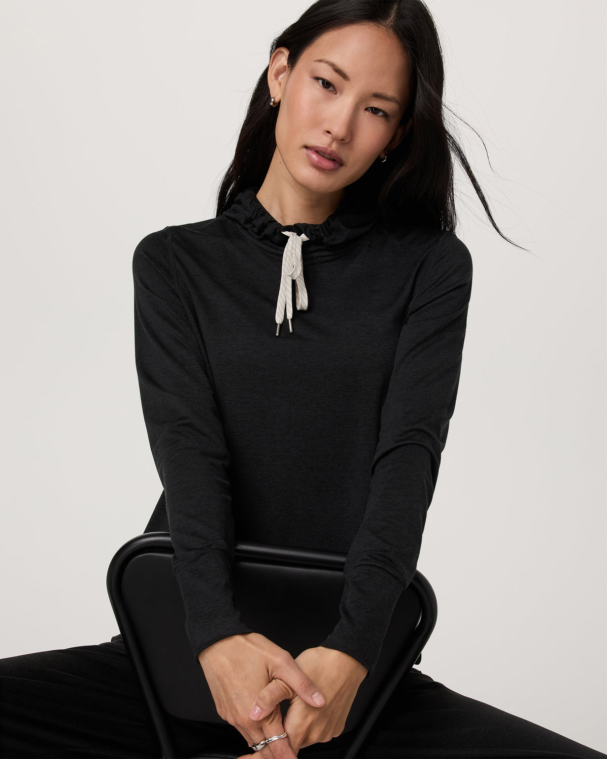 Halo Essential Hoodie Black Heather Sweatshirt - Vuori