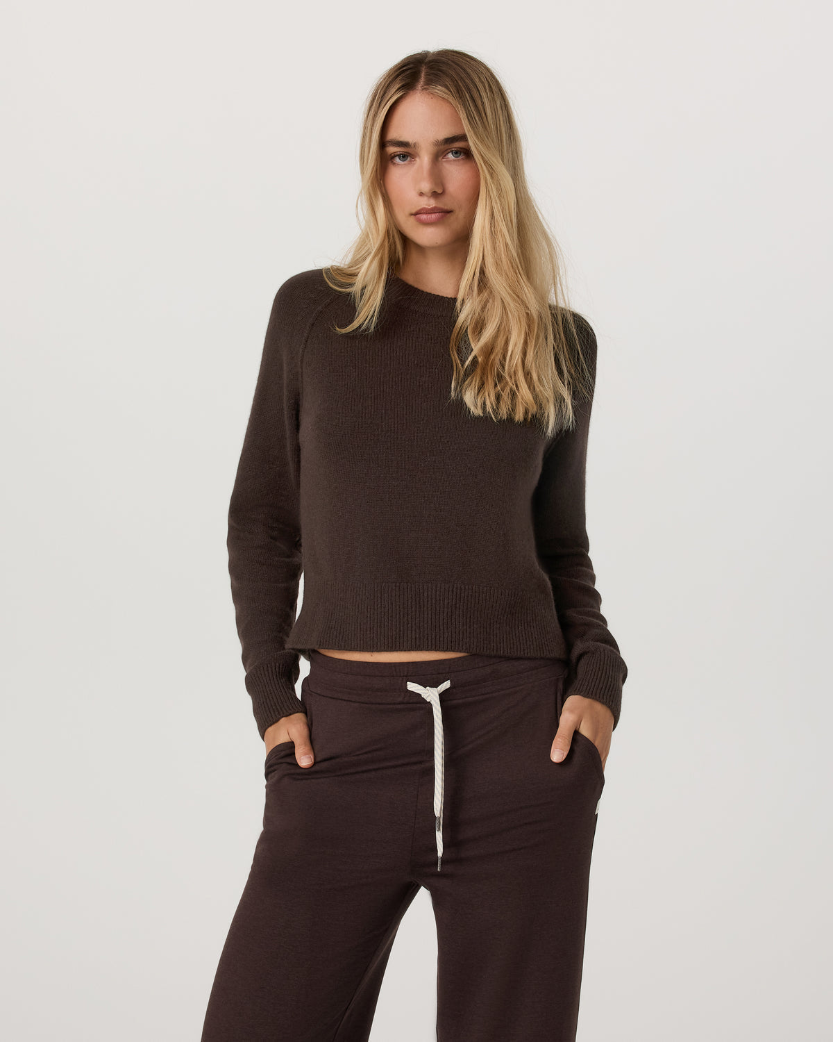 Émilie Cashmere Crew Women's Java Pullover - Vuori