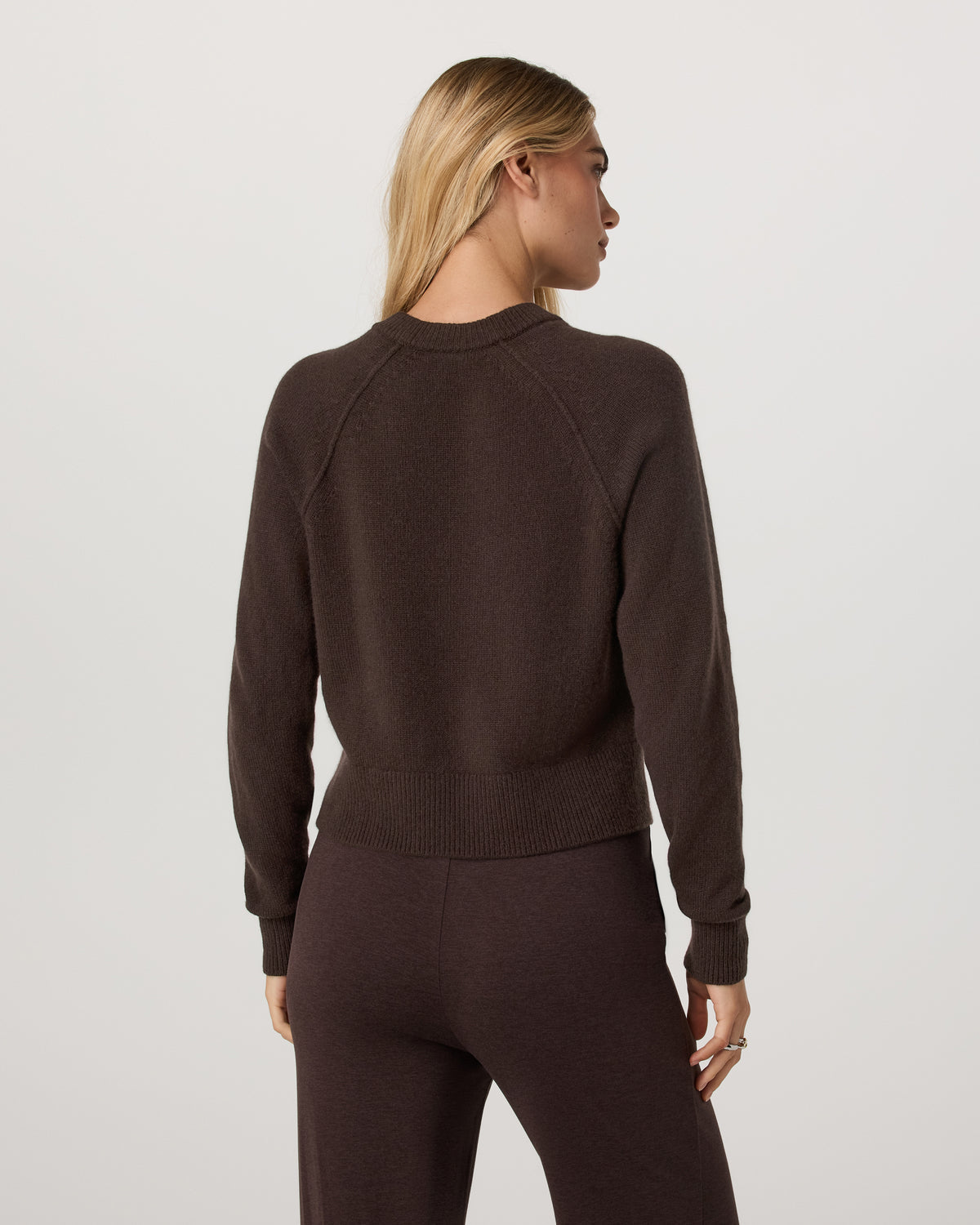 Émilie Cashmere Crew Women's Java Pullover - Vuori