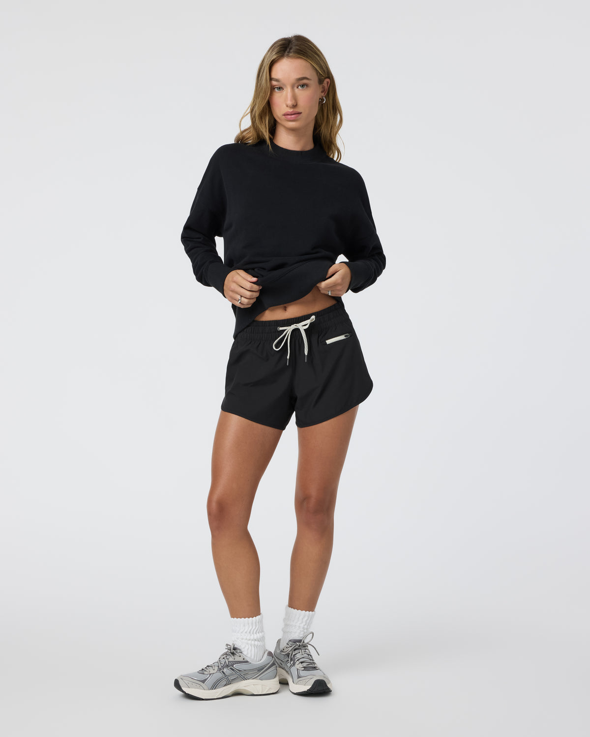 Sedona Weekender Crew Women's Black Pullover - Vuori