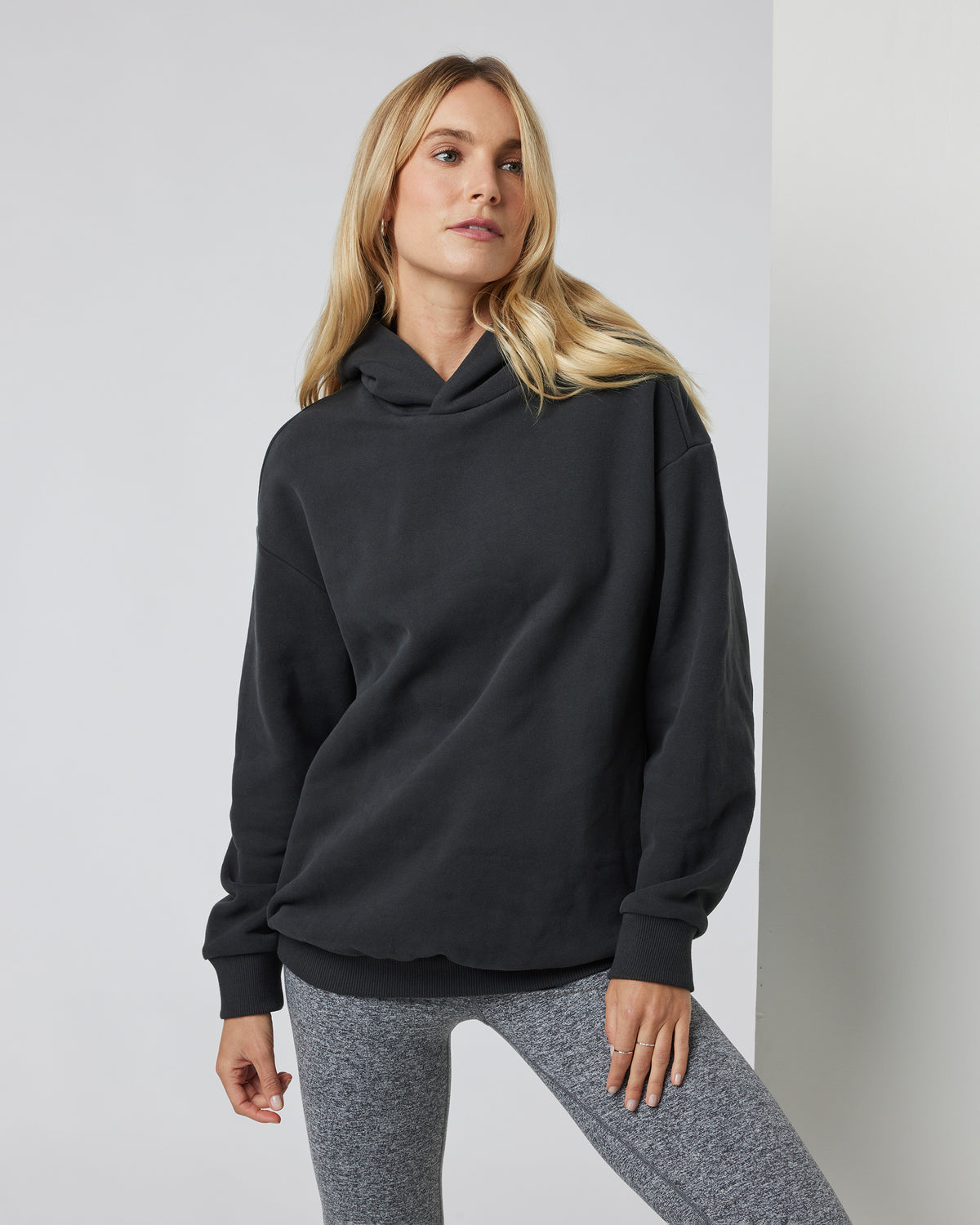 Restore Oversized Hoodie Washed Black - Vuori