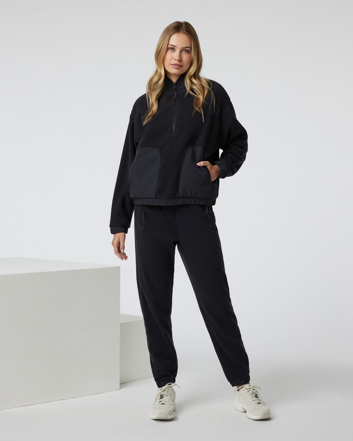 Women's Aspen Half Zip Black Fleece Pullover - Vuori
