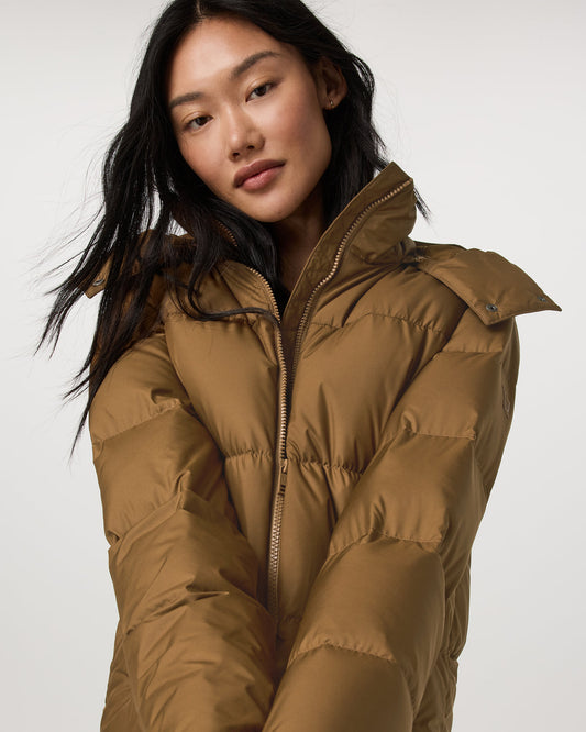 Alta Down Jacket Women's Puffer Jacket in Rum - Vuori