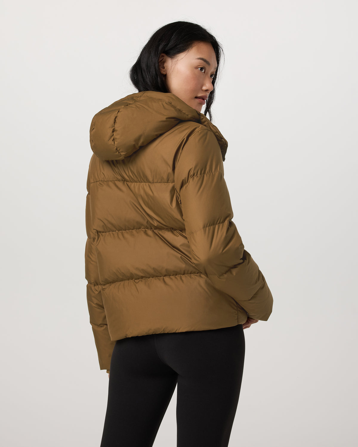 Alta Down Jacket Women's Puffer Jacket in Rum - Vuori