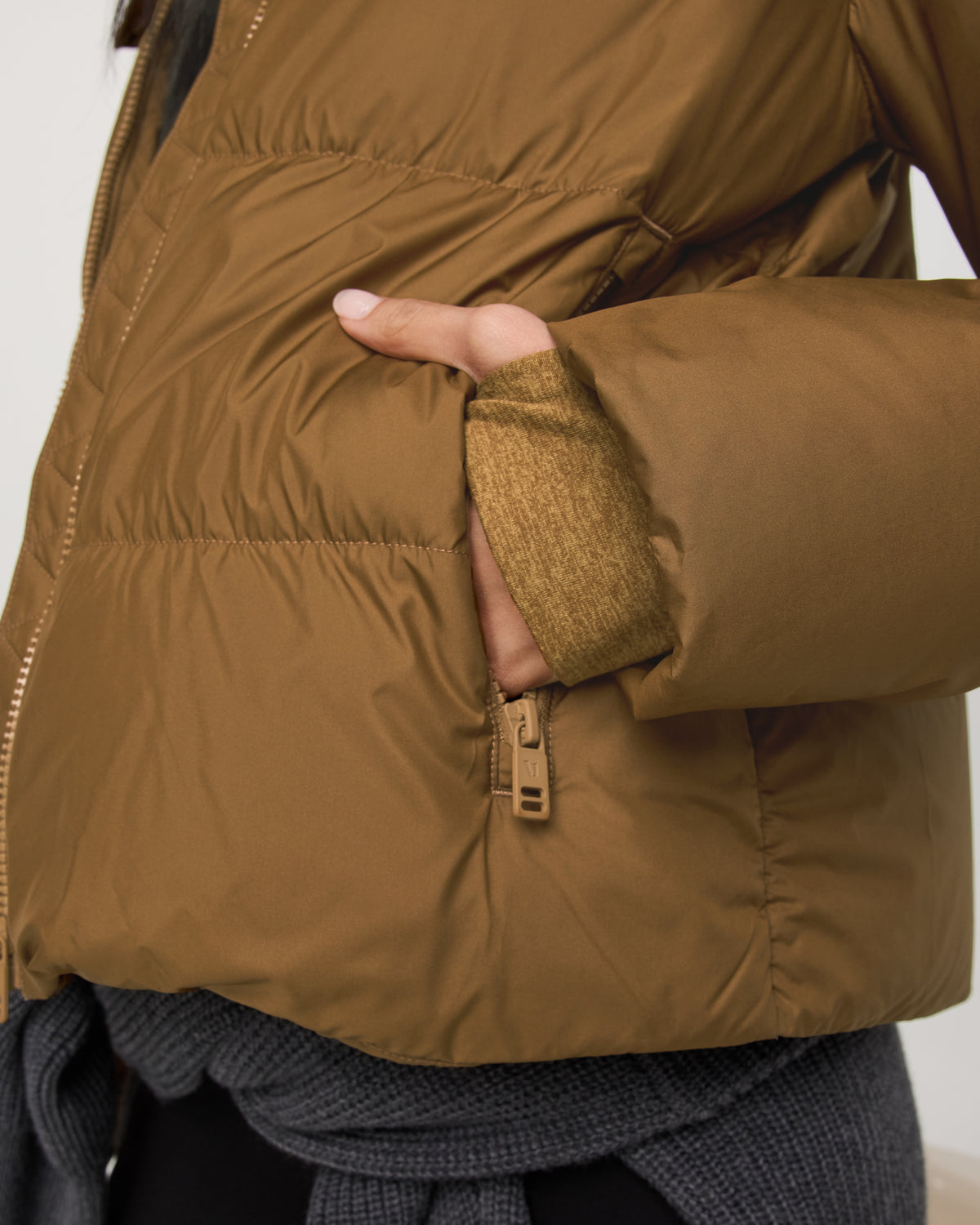 Alta Down Jacket Women's Puffer Jacket in Rum - Vuori