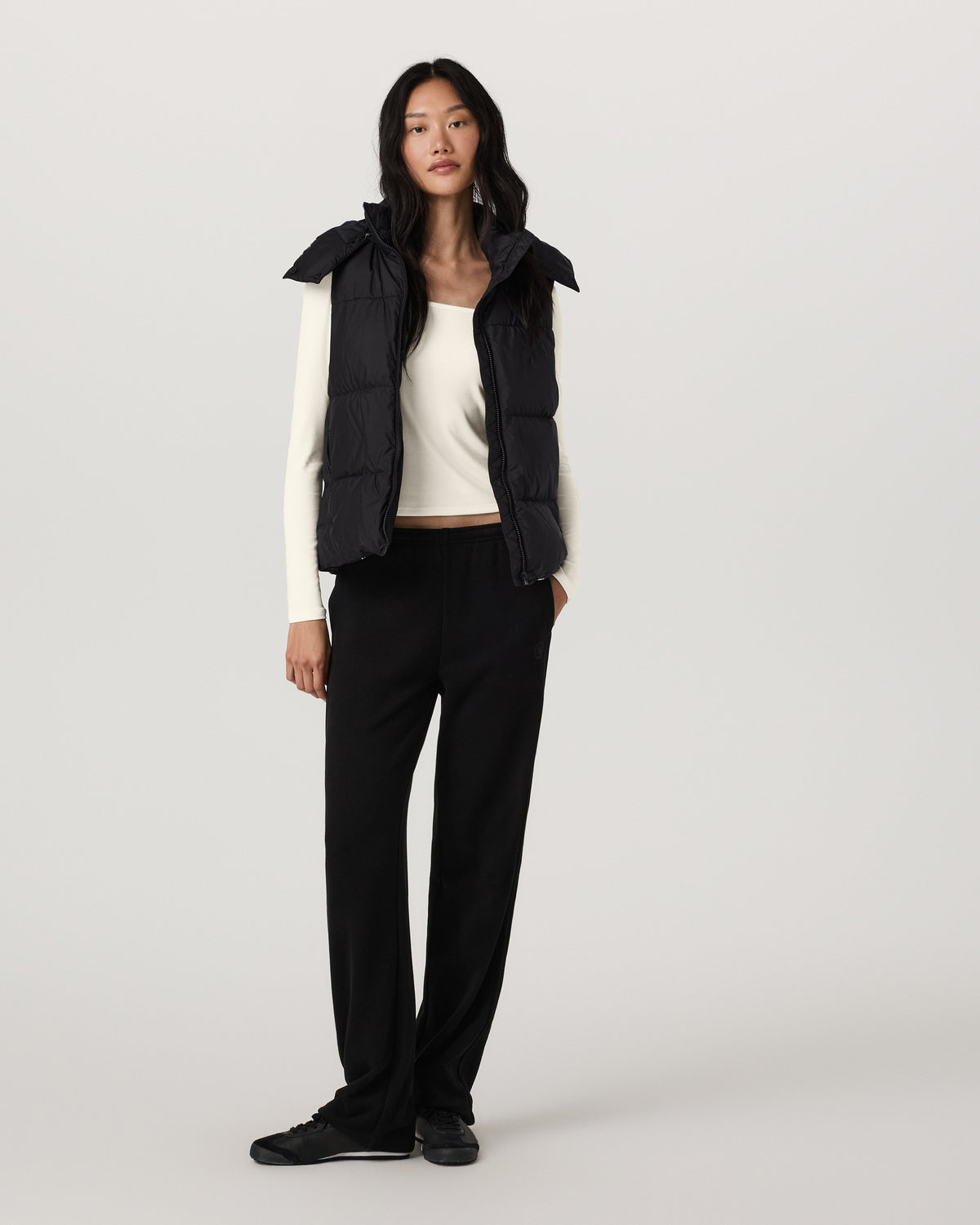 Alta Down Vest Women's Black Sleeveless Vest - Vuori