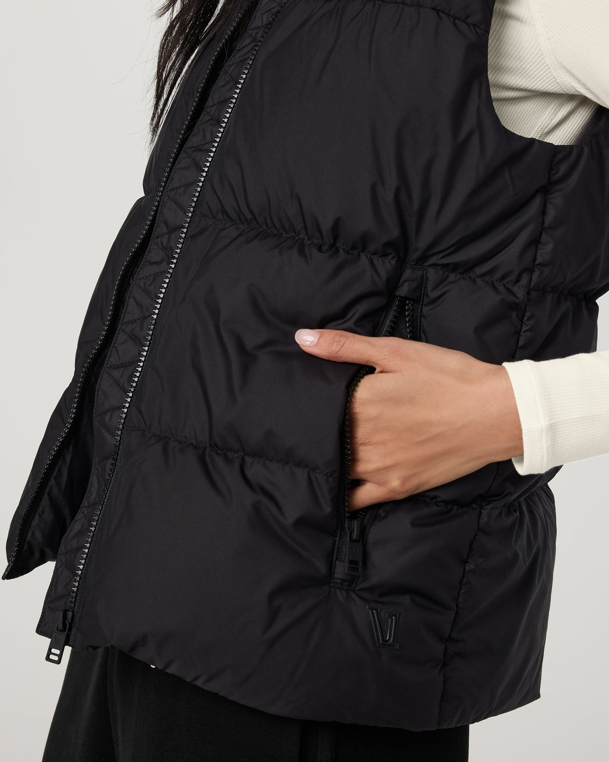 Alta Down Vest Women's Black Sleeveless Vest - Vuori
