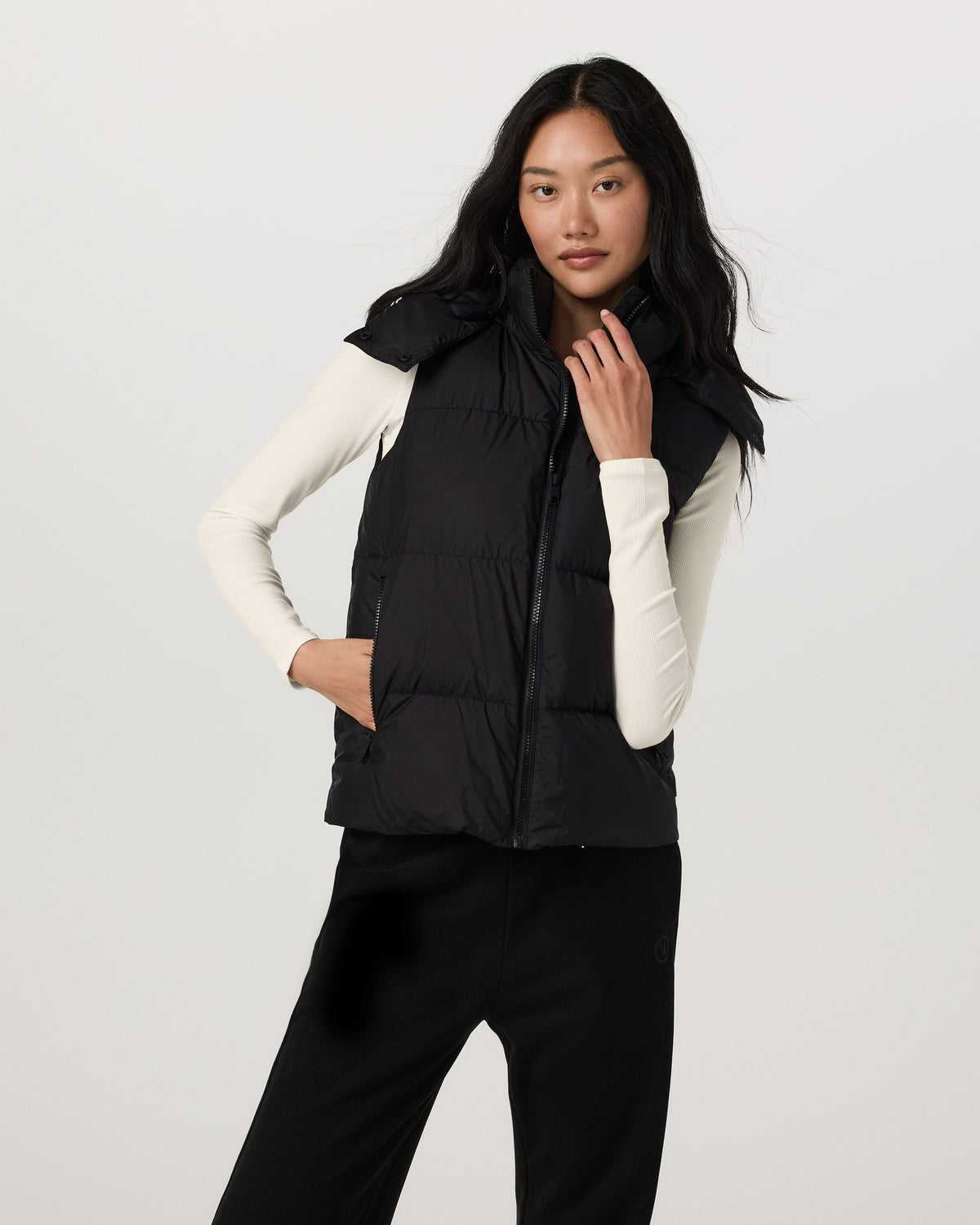 Alta Down Vest Women's Black Sleeveless Vest - Vuori