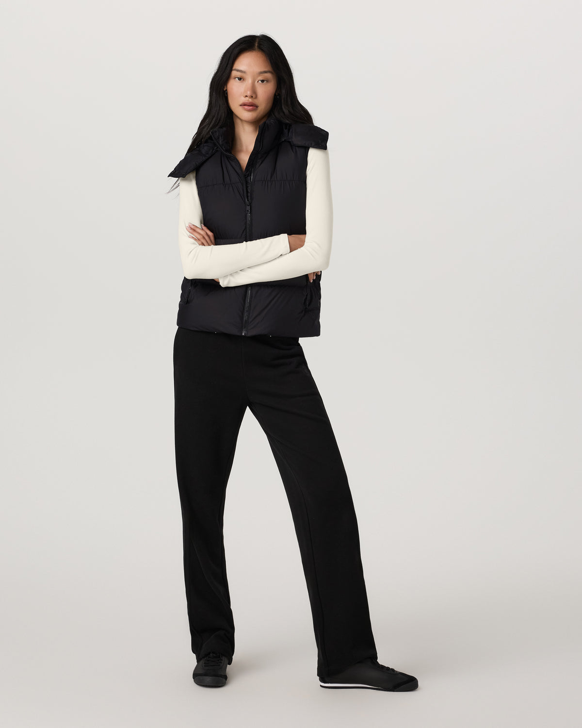 Alta Down Vest Women's Black Sleeveless Vest - Vuori