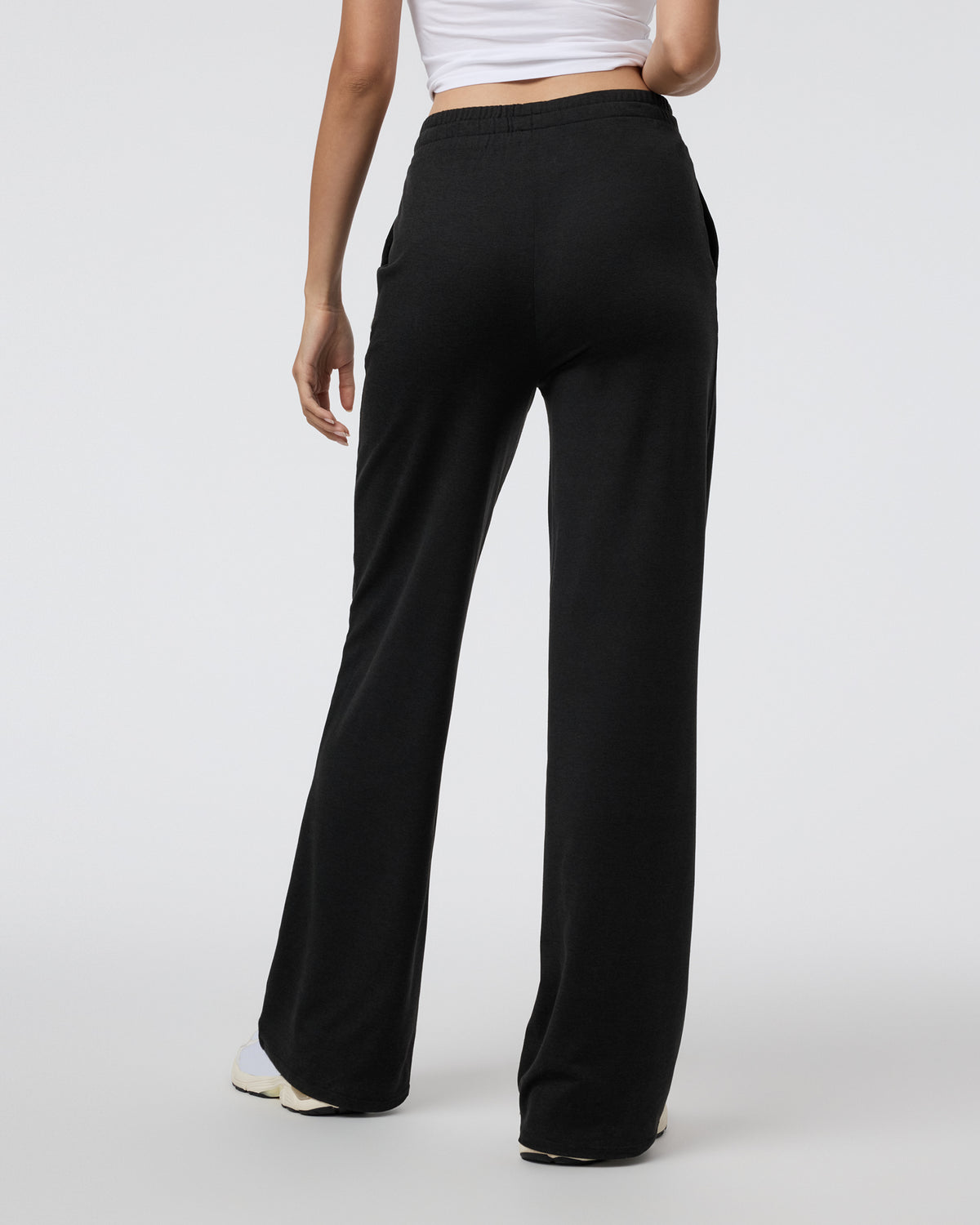 Halo Essential Wideleg Black Heather Pants - Vuori