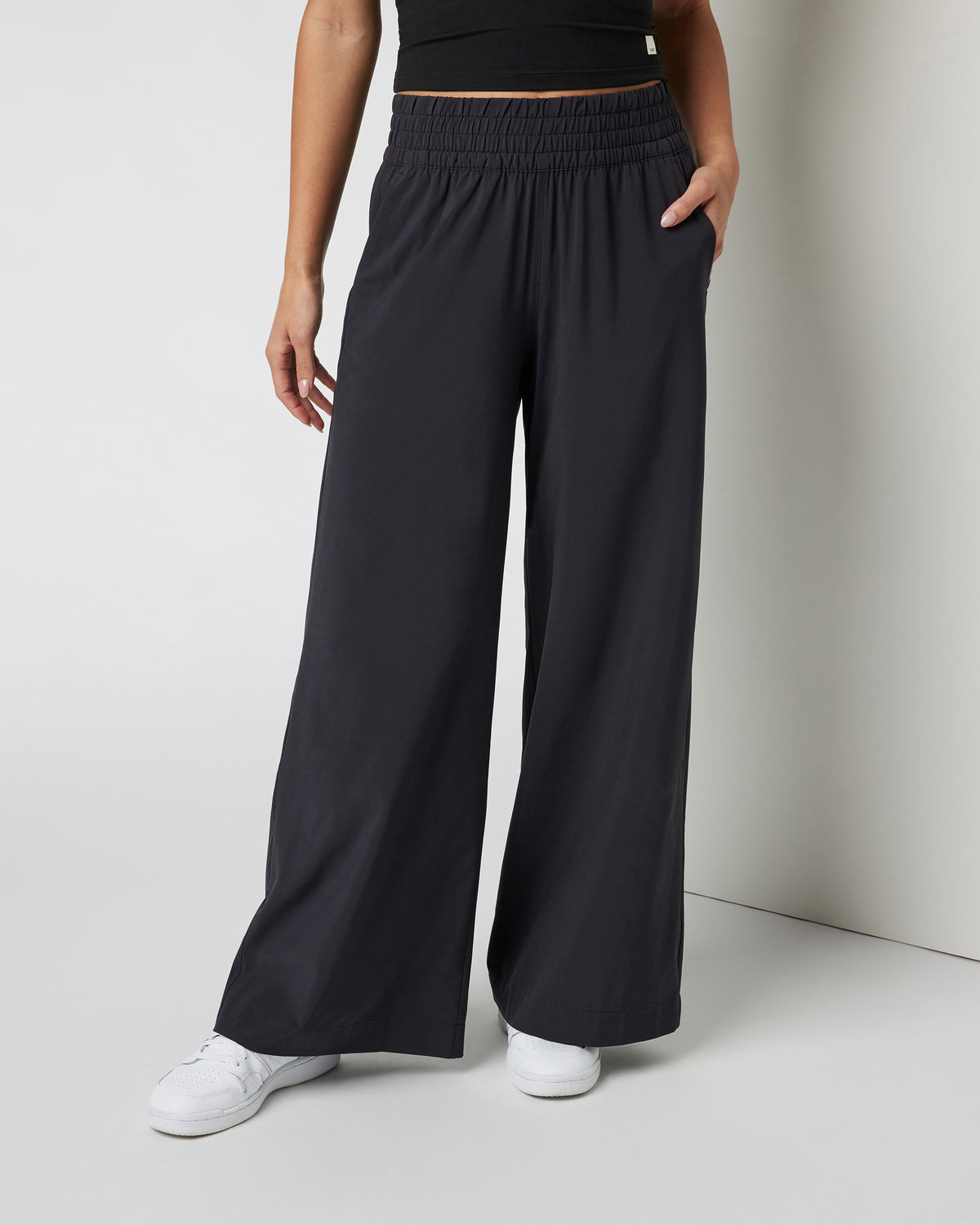 Villa Wideleg - Short Black Wide Leg Pants - Vuori