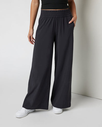 Villa Wideleg - Short Black Wide Leg Pants - Vuori