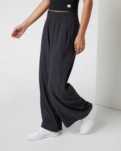 Villa Wideleg - Short Black Wide Leg Pants - Vuori