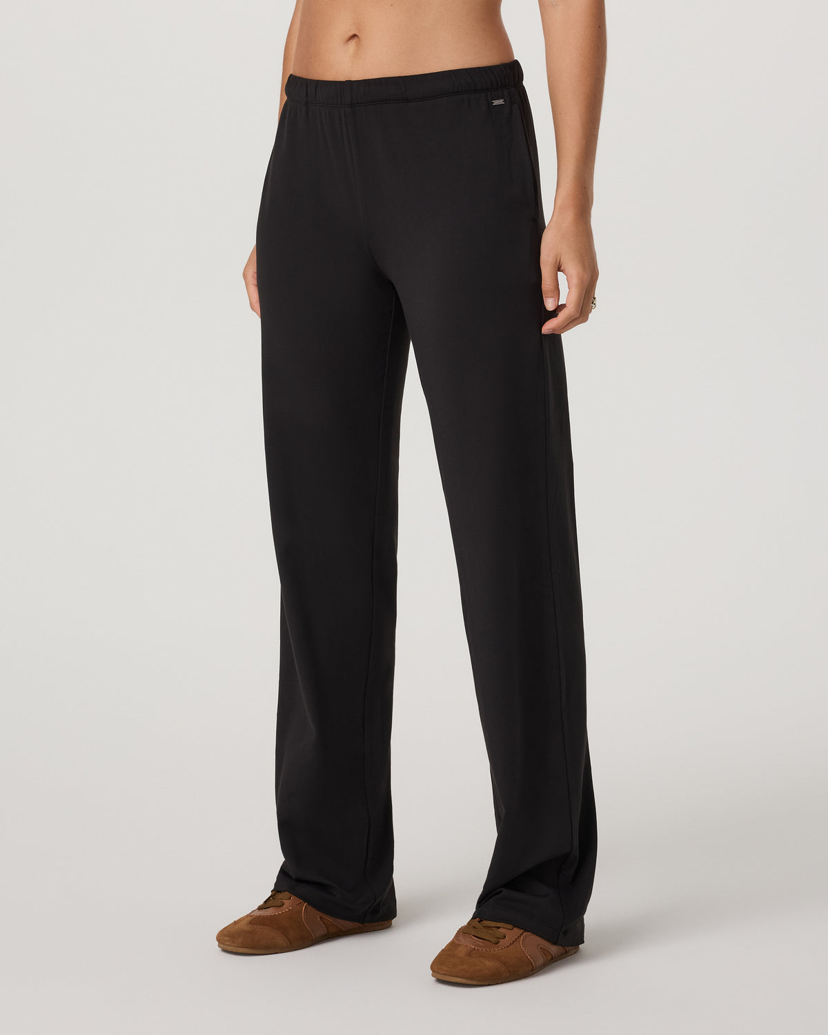 Halo Straight Leg - Long Women's Solid Black Pants - Vuori