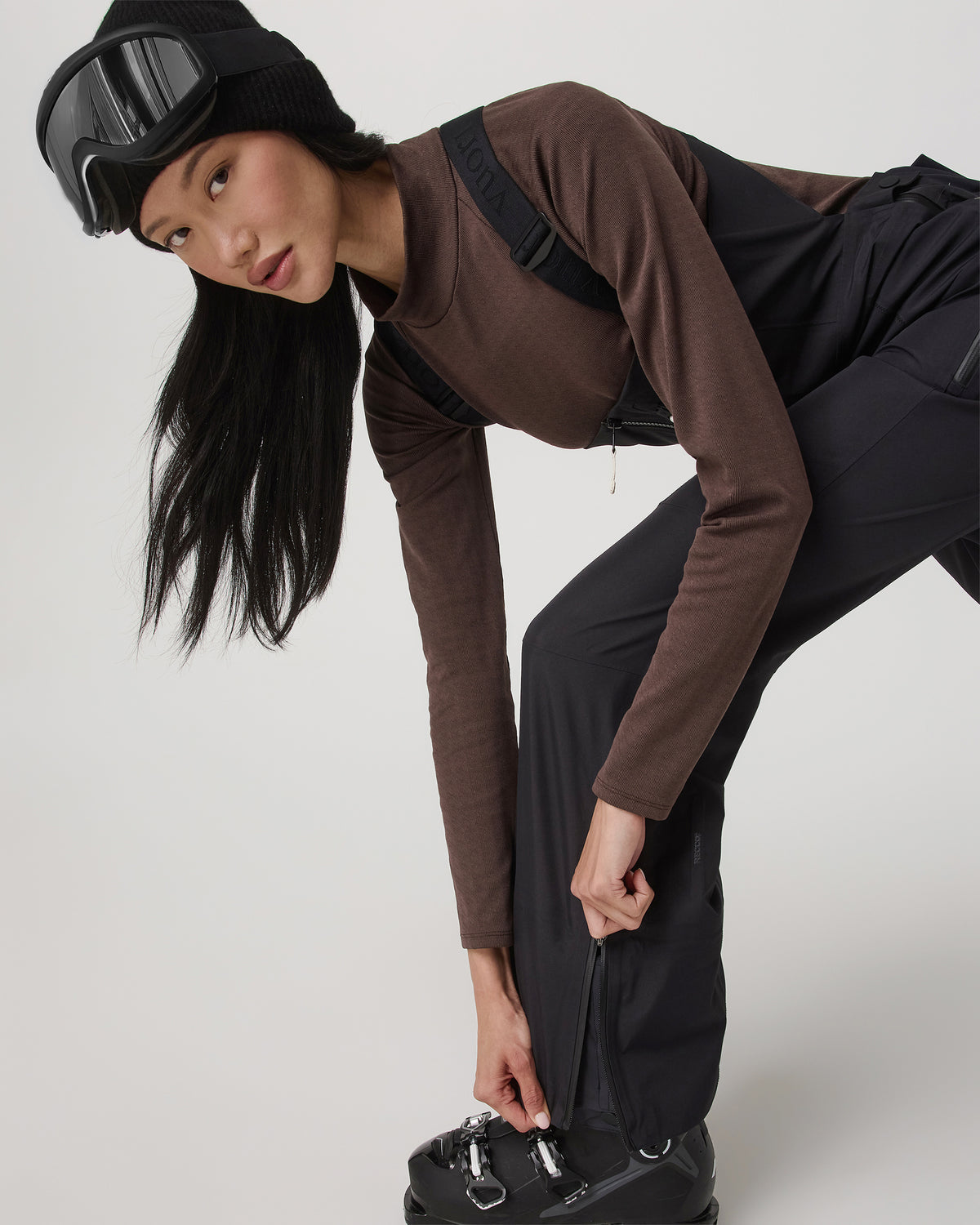 Women's Taika Snow Bib Black Ski/Board Bottoms - Vuori