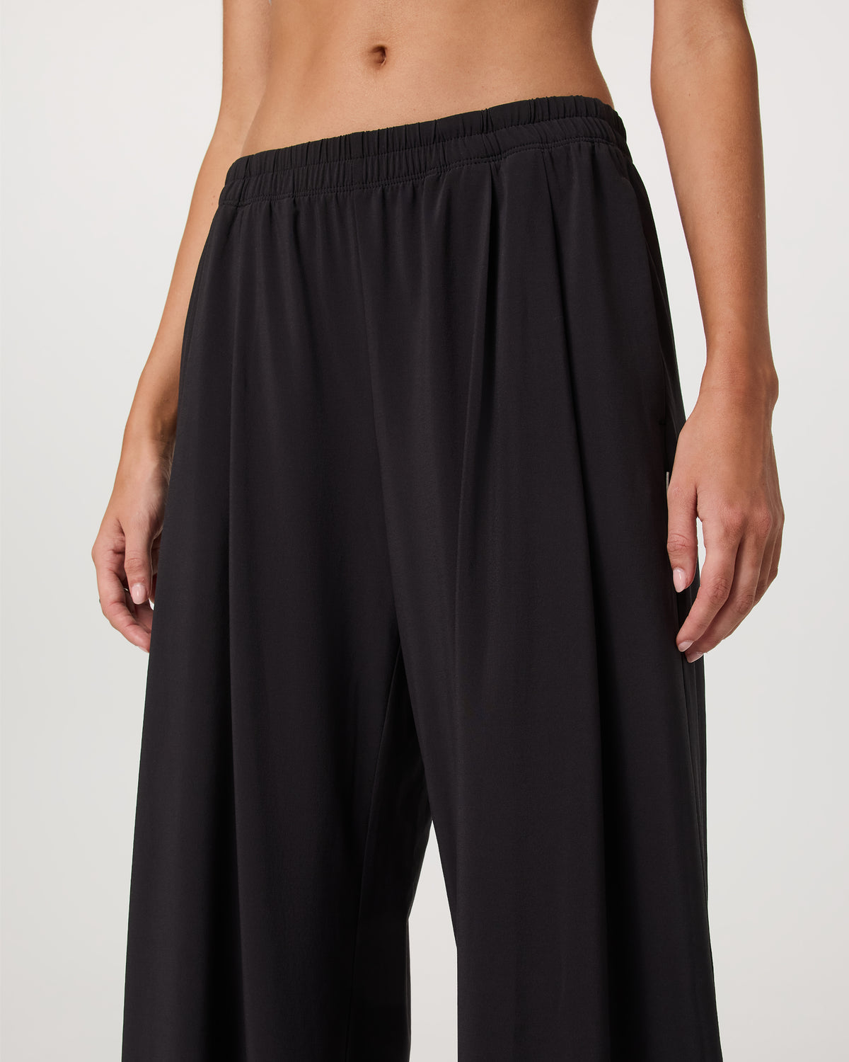 Villa Vibes Wideleg Women's Black Ultra-Wide Leg Pants - Vuori