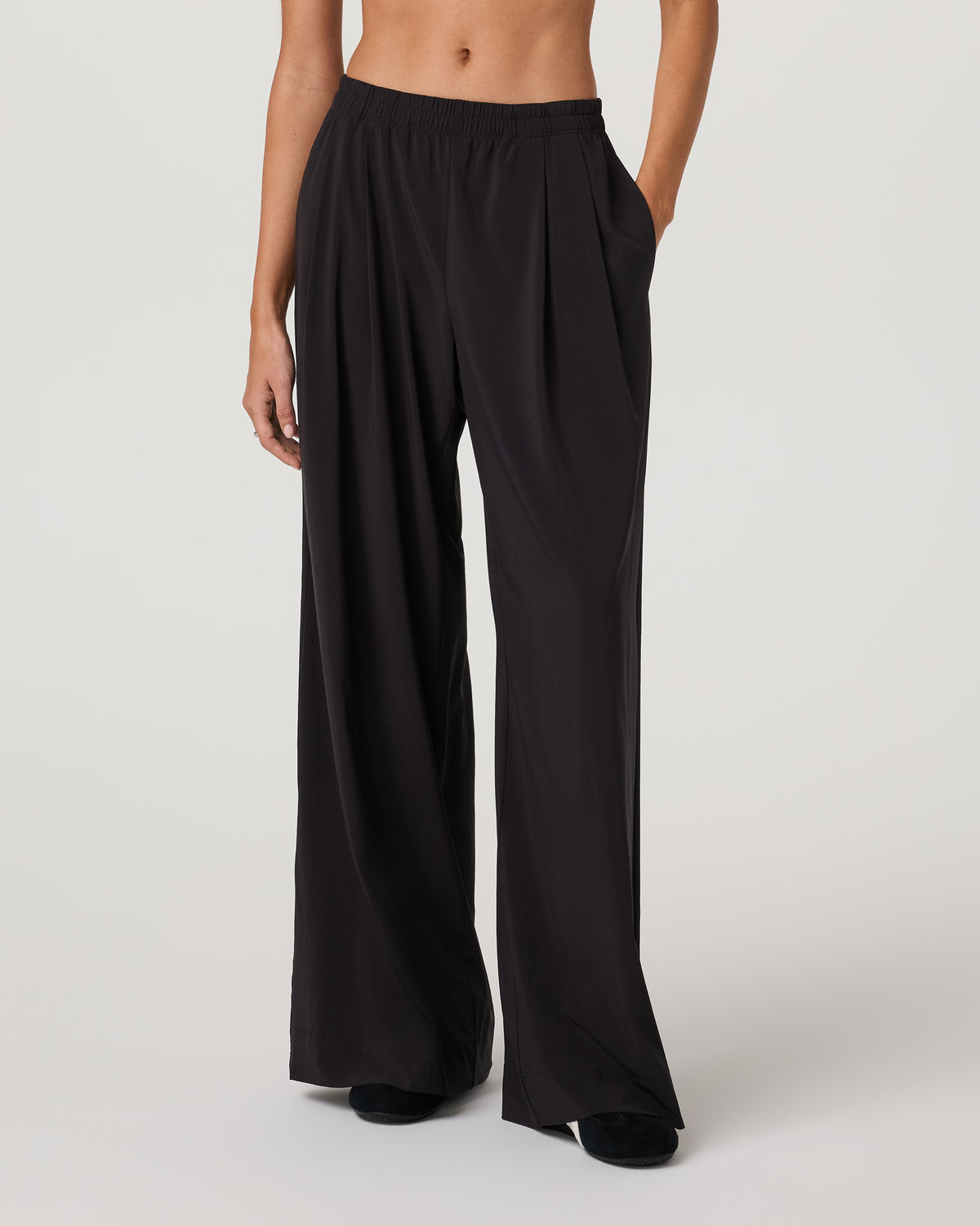 Villa Vibes Wideleg Women's Black Ultra-Wide Leg Pants - Vuori