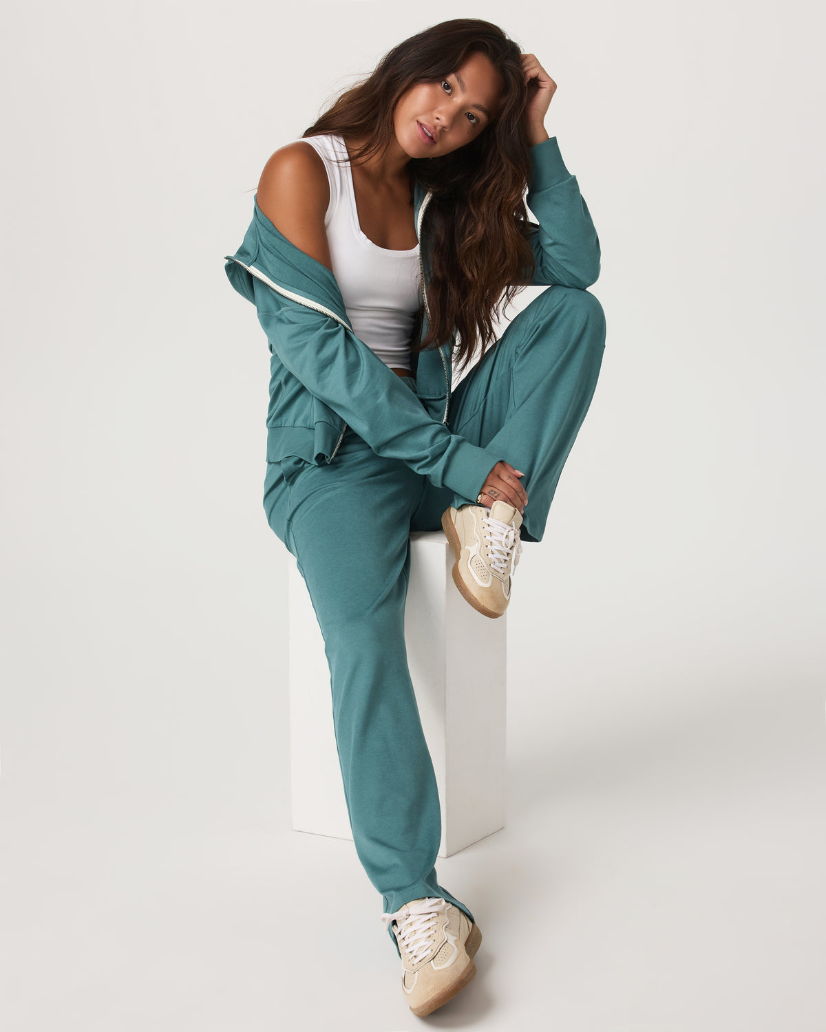 Women's Halo Modern Strght Leg Pant - Short Bluegrass - Vuori