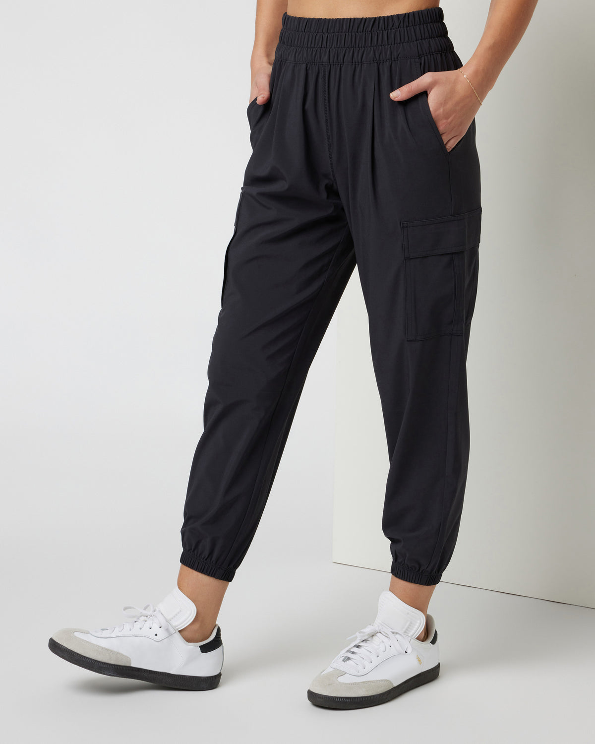 Villa Cargo Jogger Women's Black Cargo Jogger Pants - Vuori