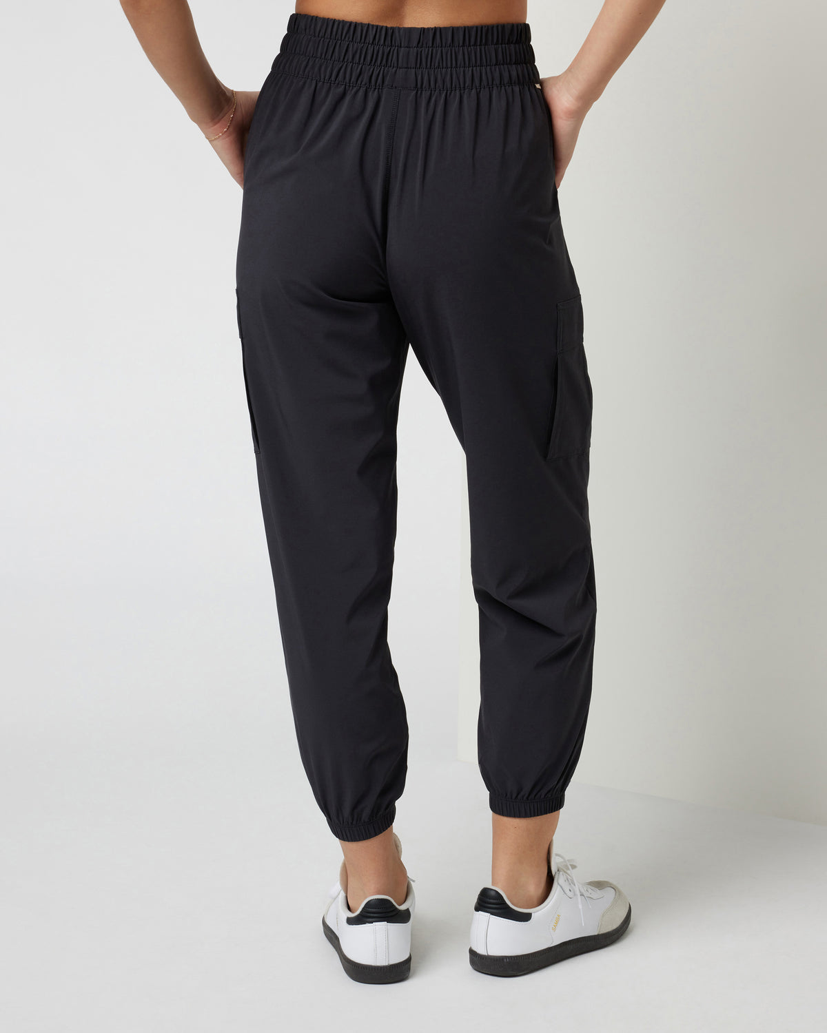 Villa Cargo Jogger Women's Black Cargo Jogger Pants - Vuori