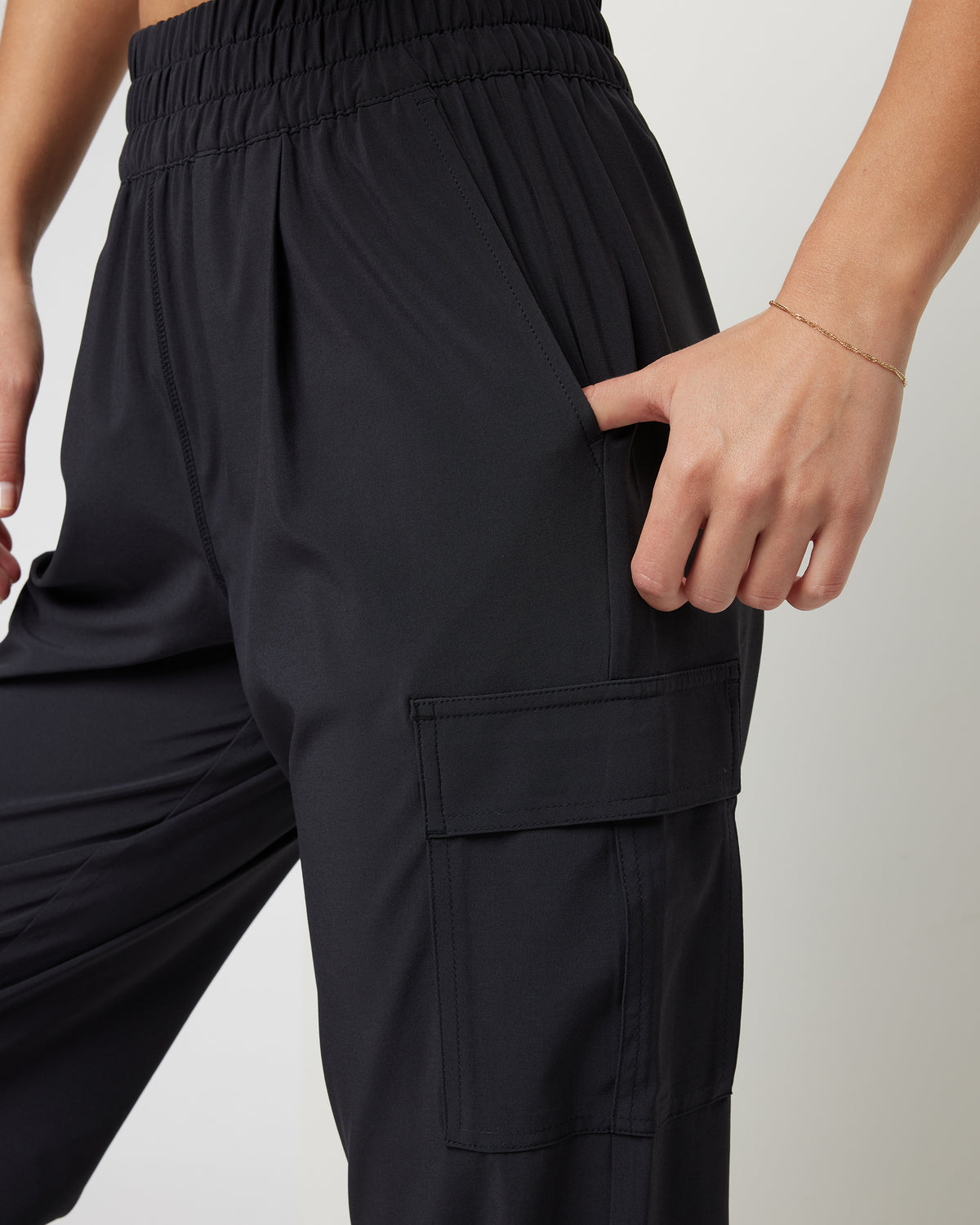 Villa Cargo Jogger Women's Black Cargo Jogger Pants - Vuori