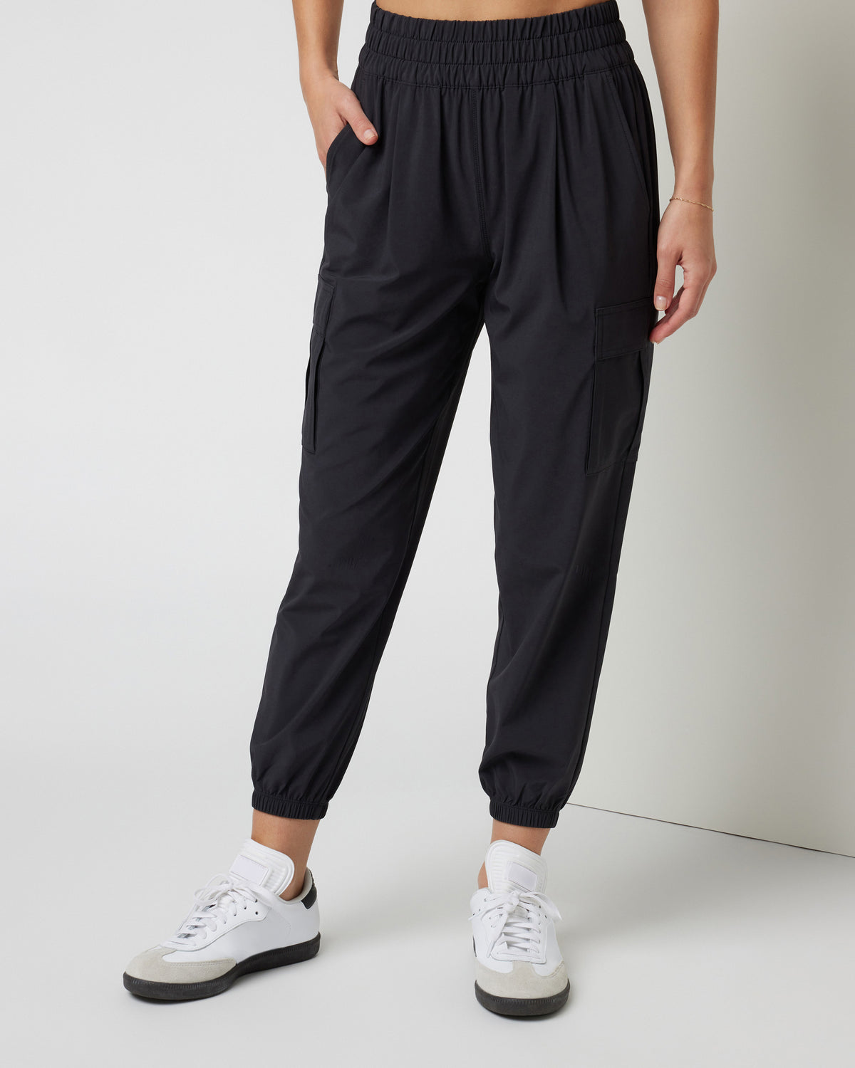 Villa Cargo Jogger Women's Black Cargo Jogger Pants - Vuori