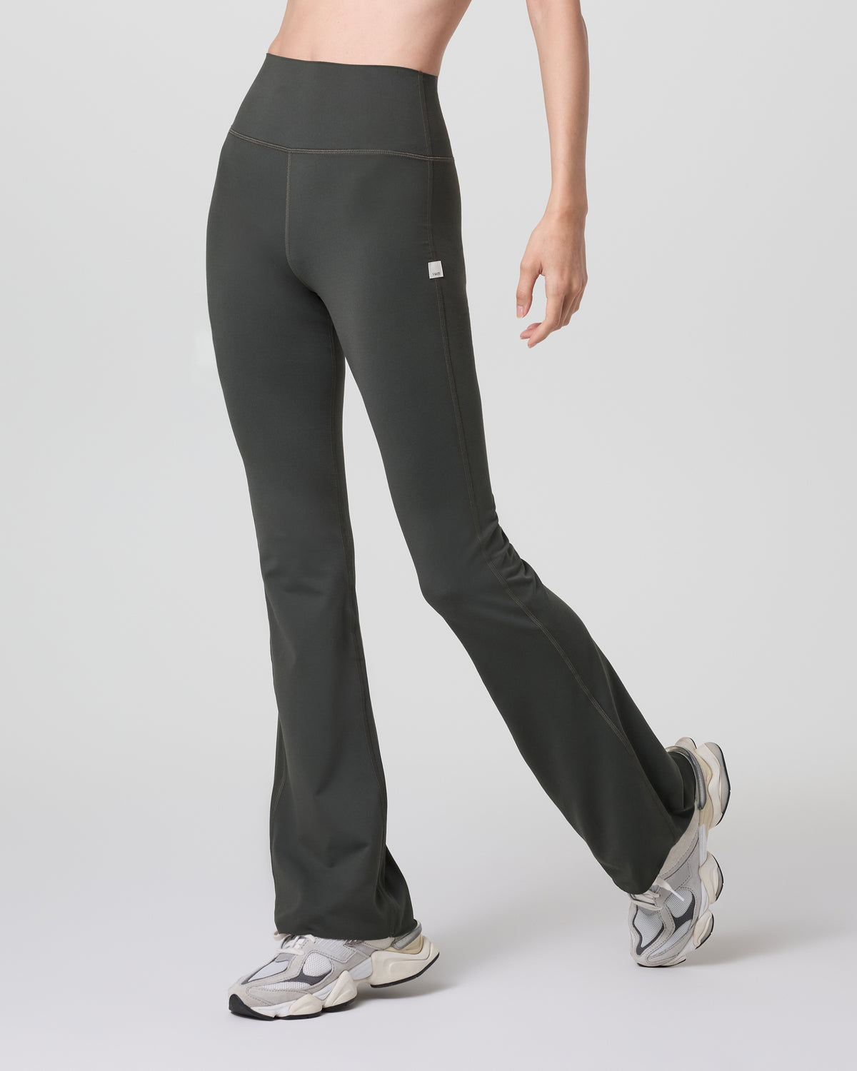 Halo Slim Flare Pant Women's Kale Pants - Vuori