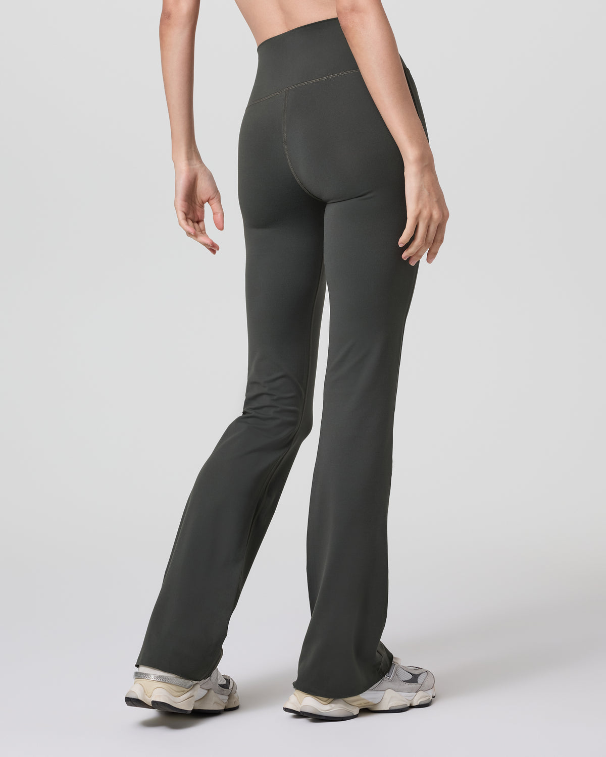 Halo Slim Flare Pant Women's Kale Pants - Vuori