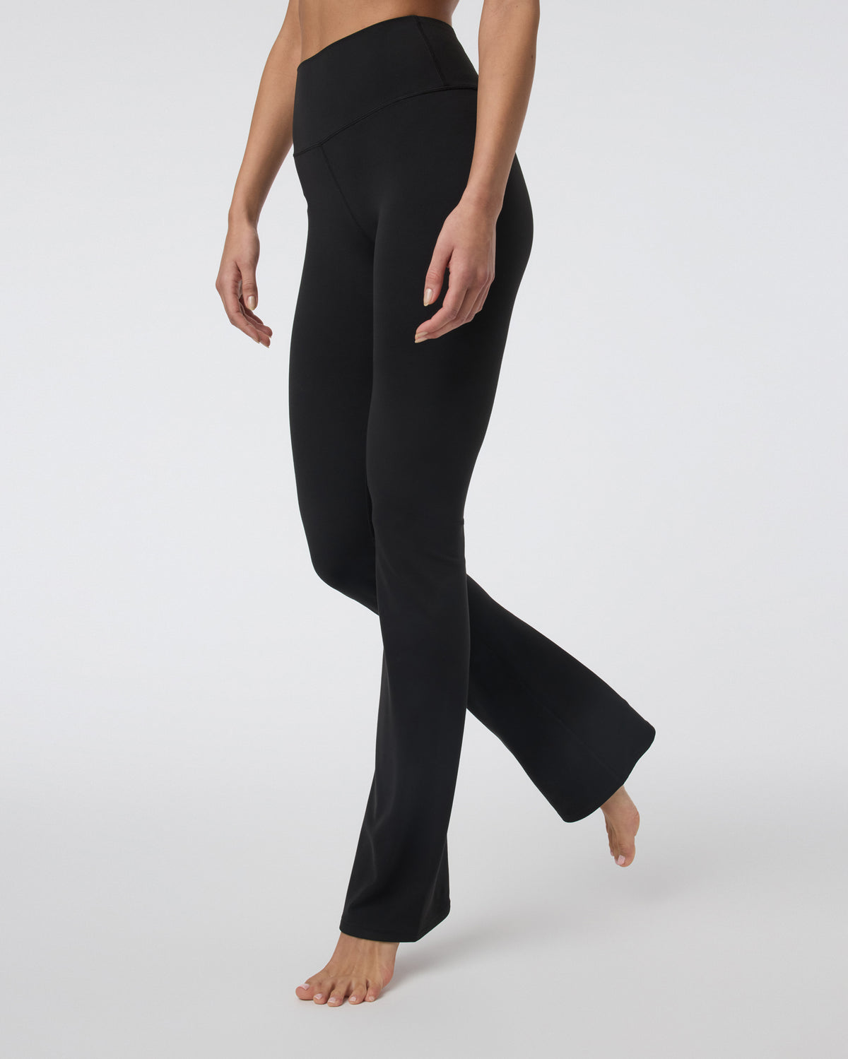 Vuori AllTheFeels™ Slim Flare - Short Black - Vuori