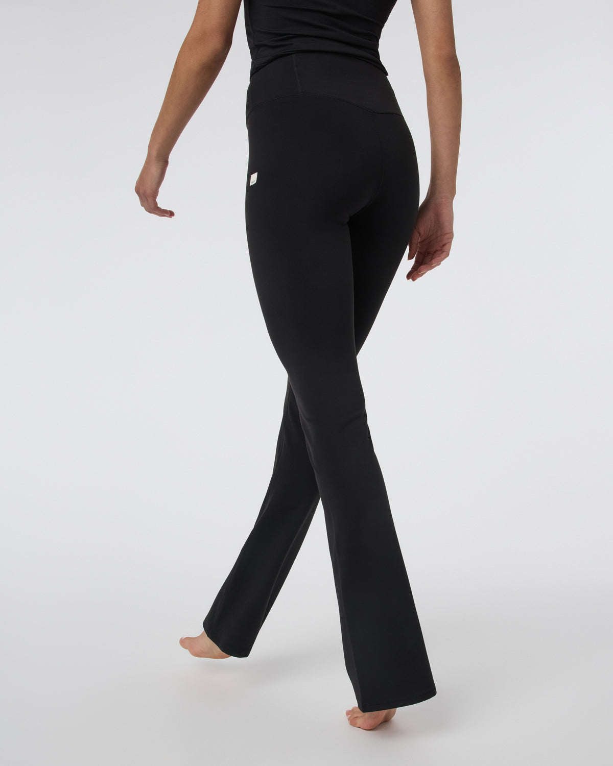Vuori AllTheFeels™ Slim Flare - Short Black - Vuori