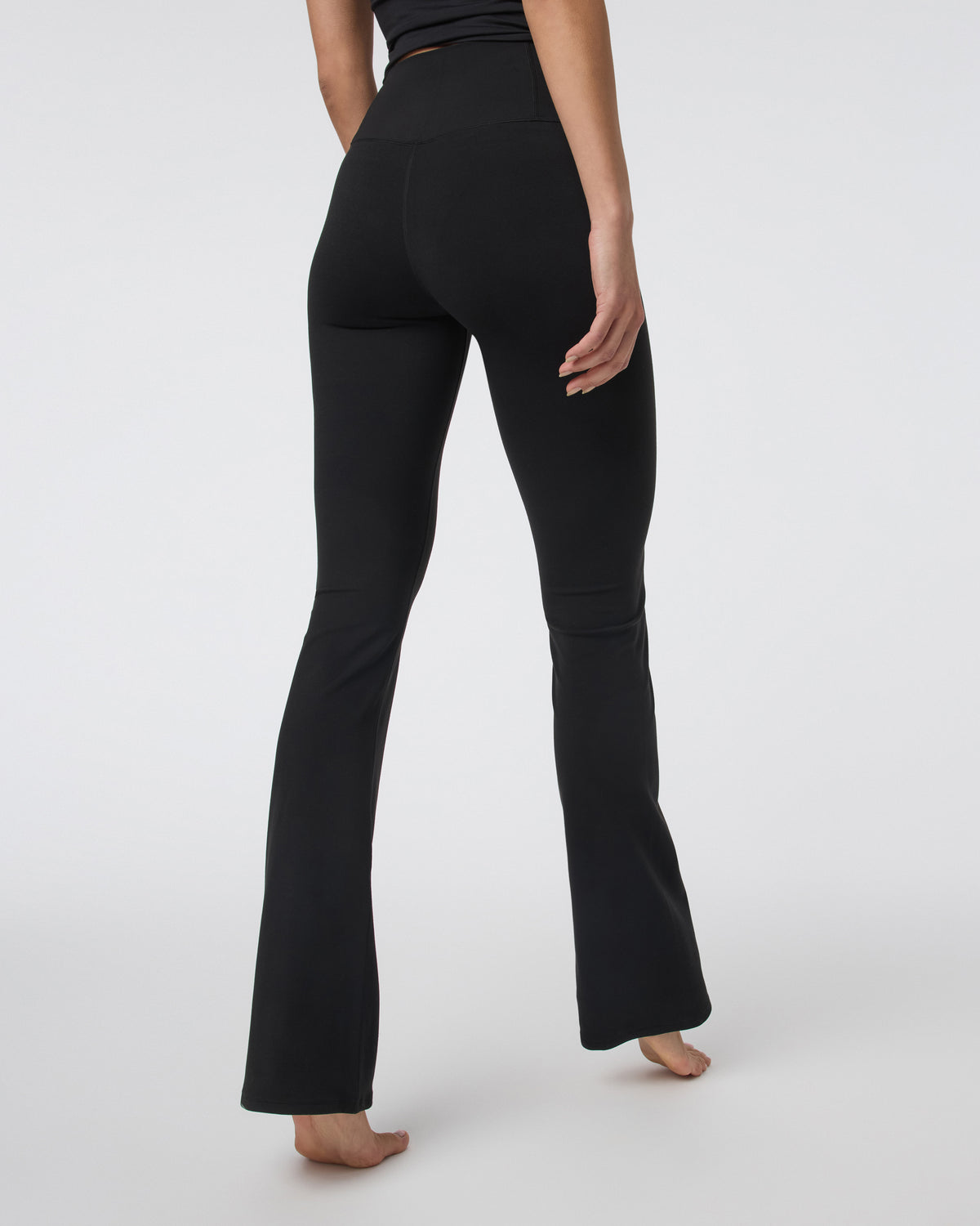 Vuori AllTheFeels™ Slim Flare - Long Black - Vuori