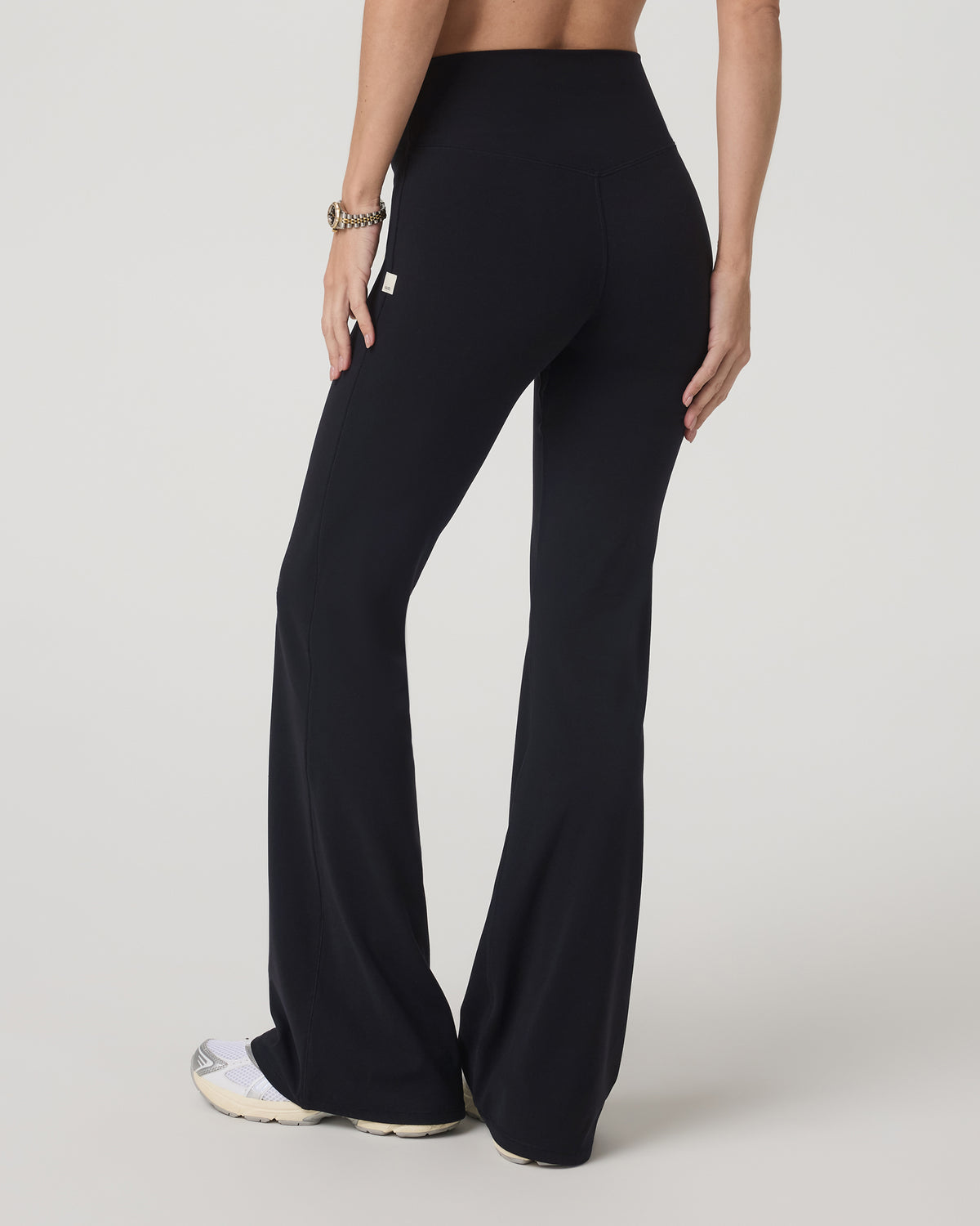 Vuori AllTheForm™ Flare - Short Women's Black Leggings - Vuori