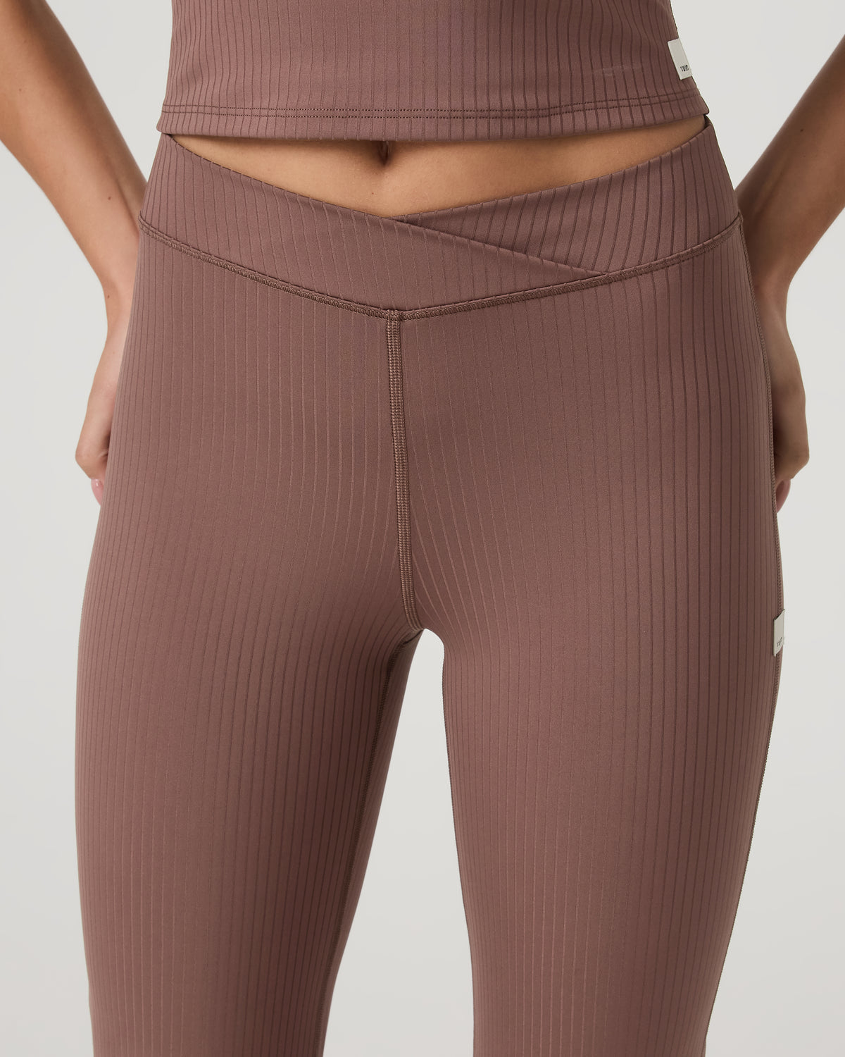 Inversion Rib Slim Flare Women's Sable Slim Flare Leggings - Vuori