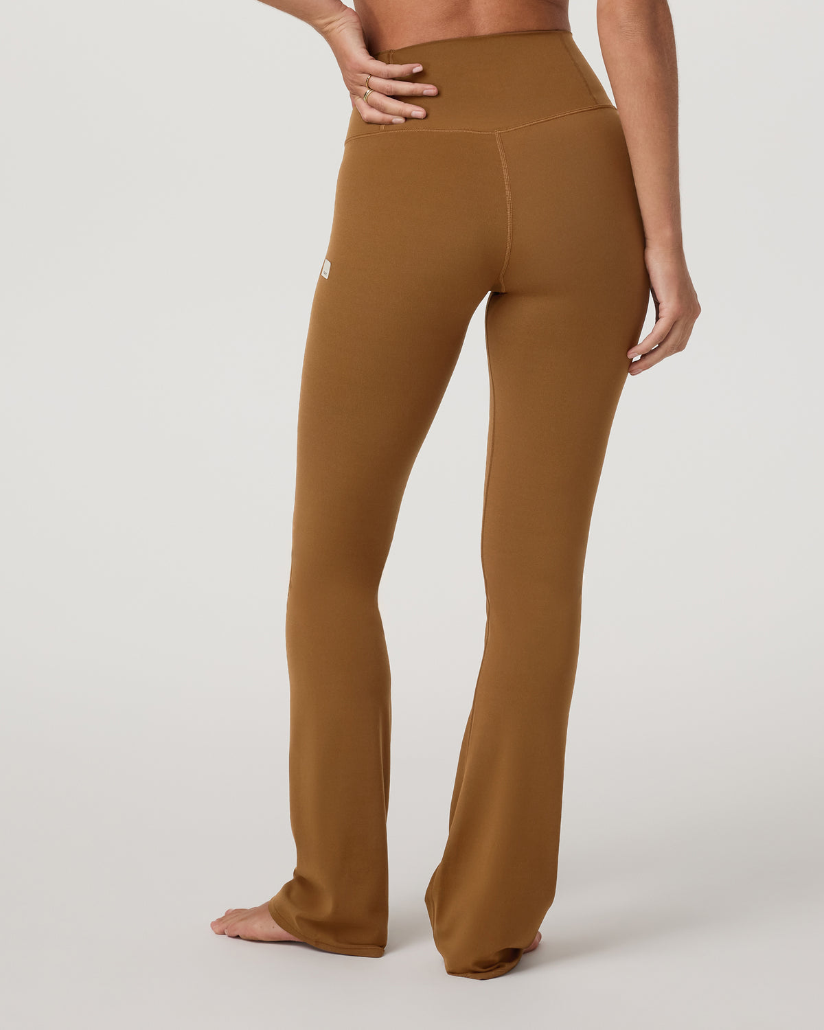 Vuori AllTheFeels™ Slim Flare Women's Rum Leggings - Vuori