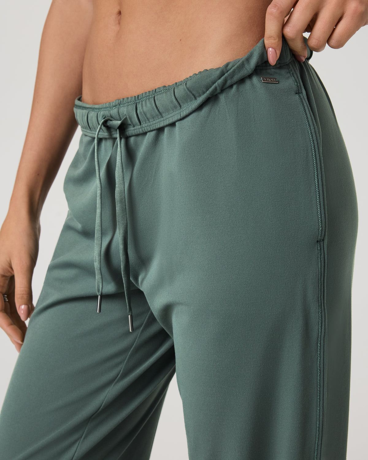 Halo Modern Sweatpant Women's Agate Green Sweatpant - Vuori