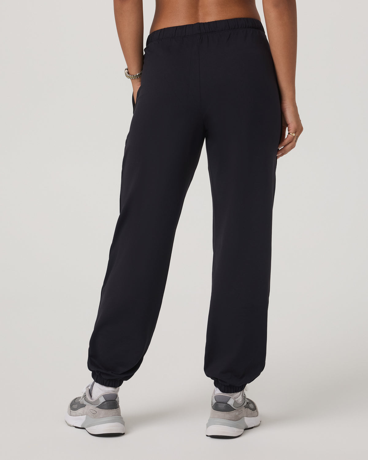 Halo Modern Sweatpant Women's Solid Black Pants - Vuori