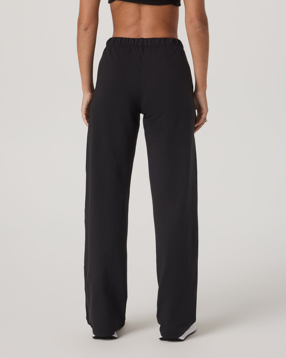 Women's Halo Modern Strght Leg Pant - Short Solid Black - Vuori