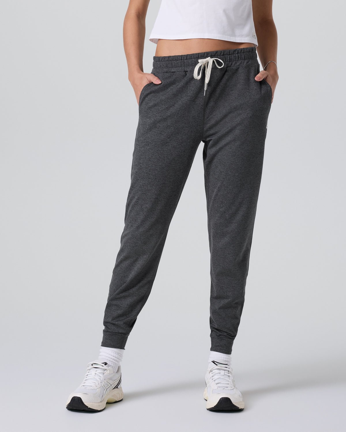 Performance Jogger - Long Charcoal Grey Sweatpants - Vuori