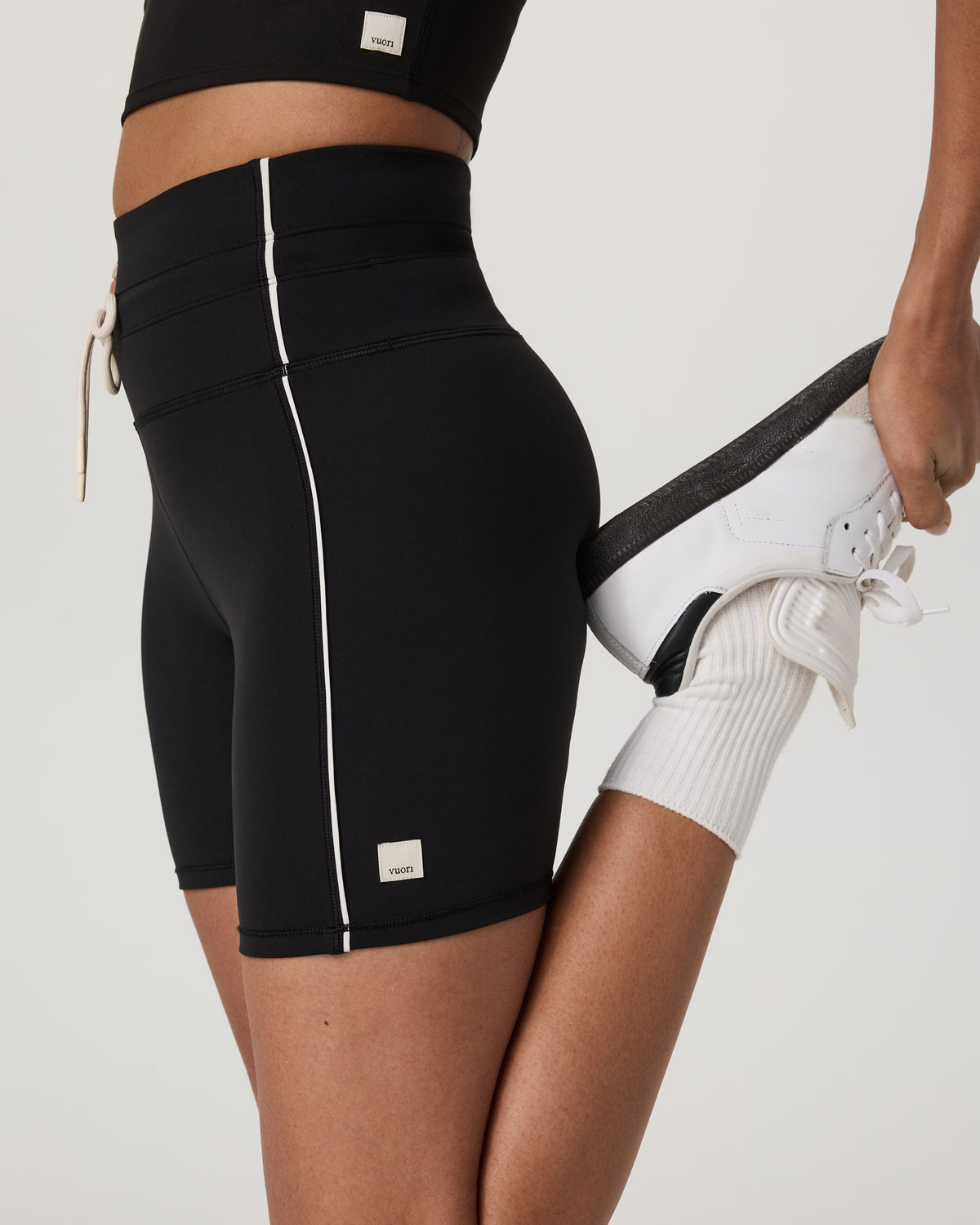 Daily Piped Short 5" Women's Black Shorts - Vuori