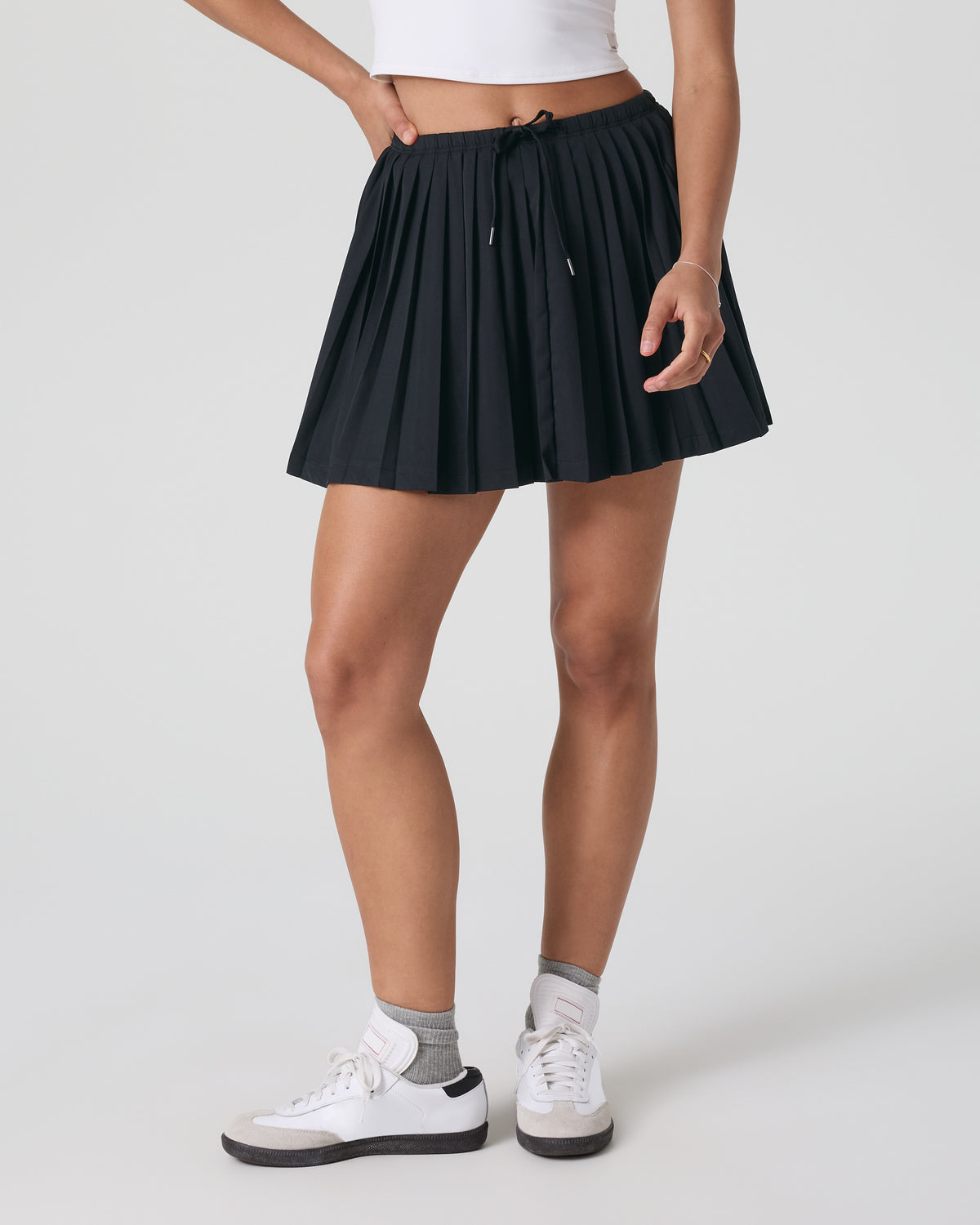 Clementine Pleated Skirt 15" Black - Vuori