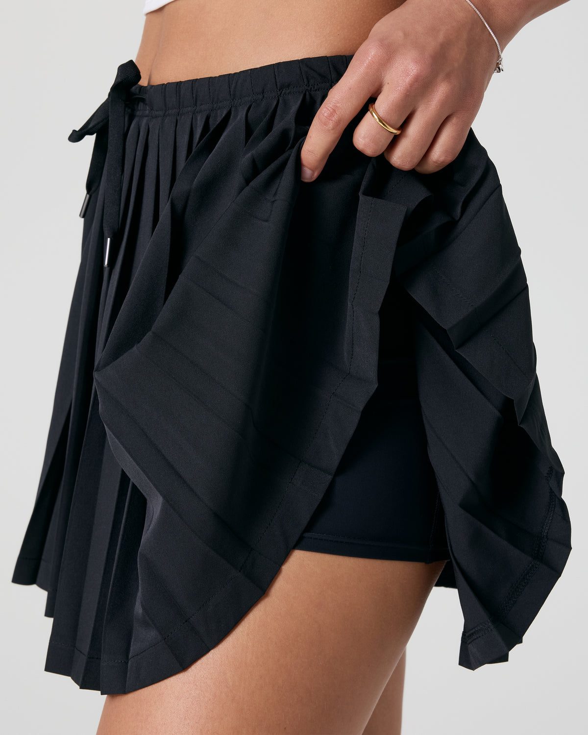 Clementine Pleated Skirt 15" Black - Vuori