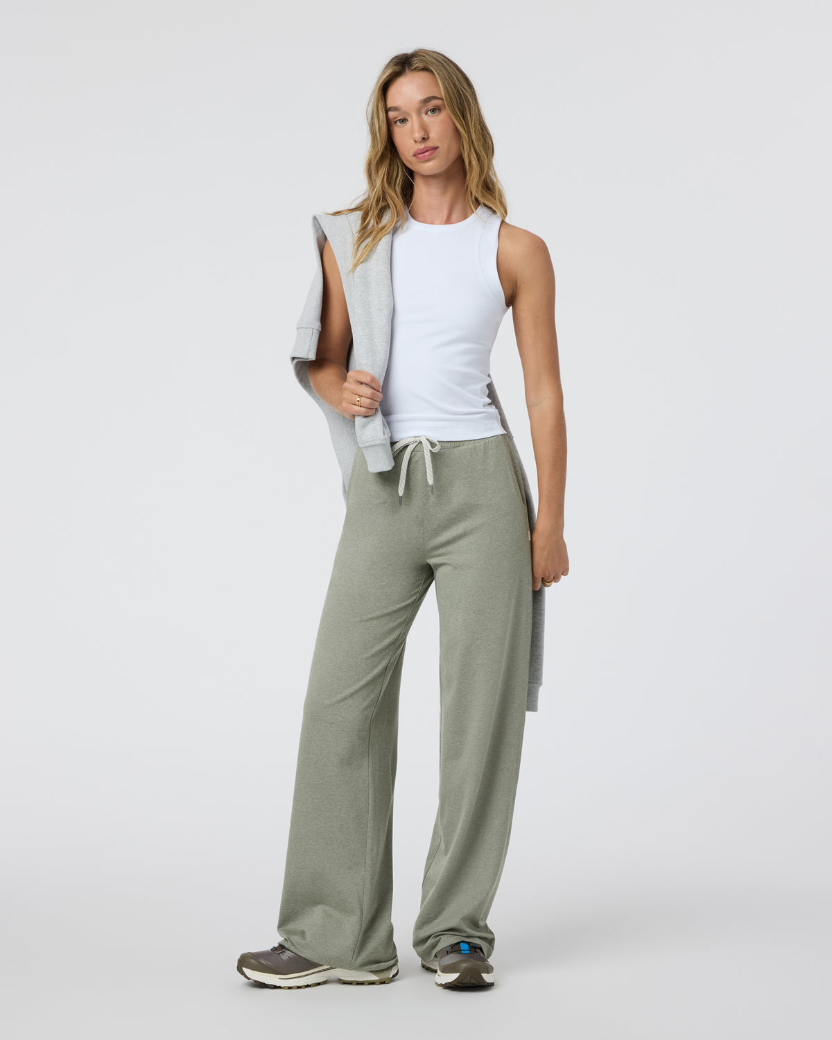 Pose Modern Tank White - Vuori